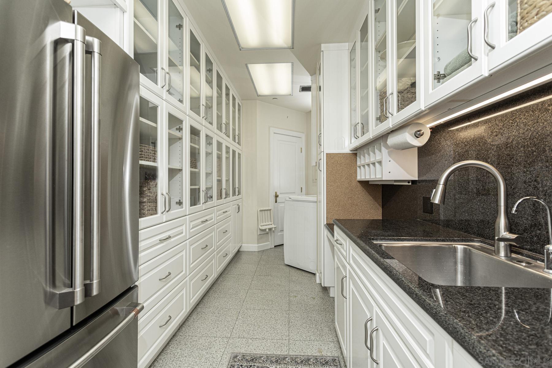 Detail Gallery Image 43 of 64 For 700  Front St  #801/807,  San Diego,  CA 92101 - 4 Beds | 2/1 Baths