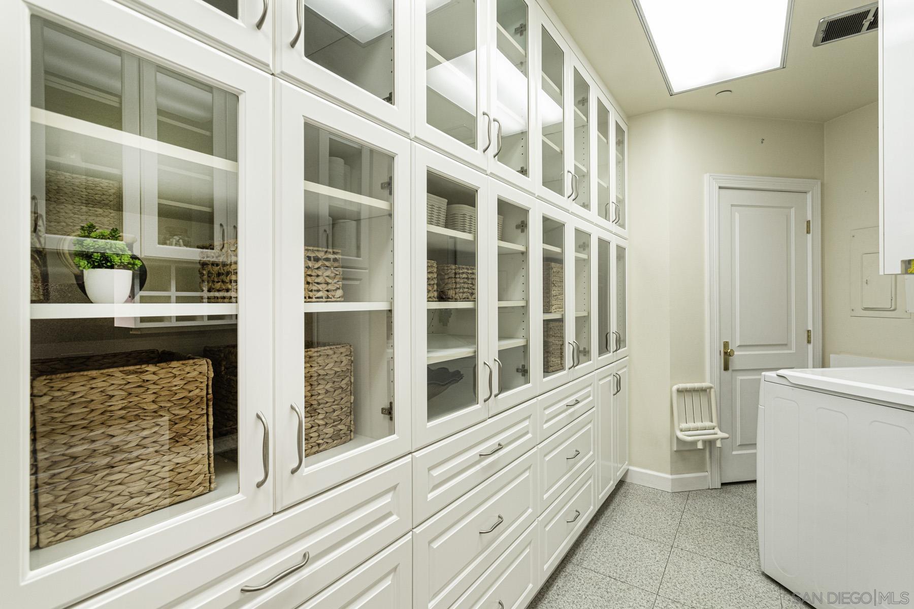 Detail Gallery Image 44 of 64 For 700  Front St  #801/807,  San Diego,  CA 92101 - 4 Beds | 2/1 Baths