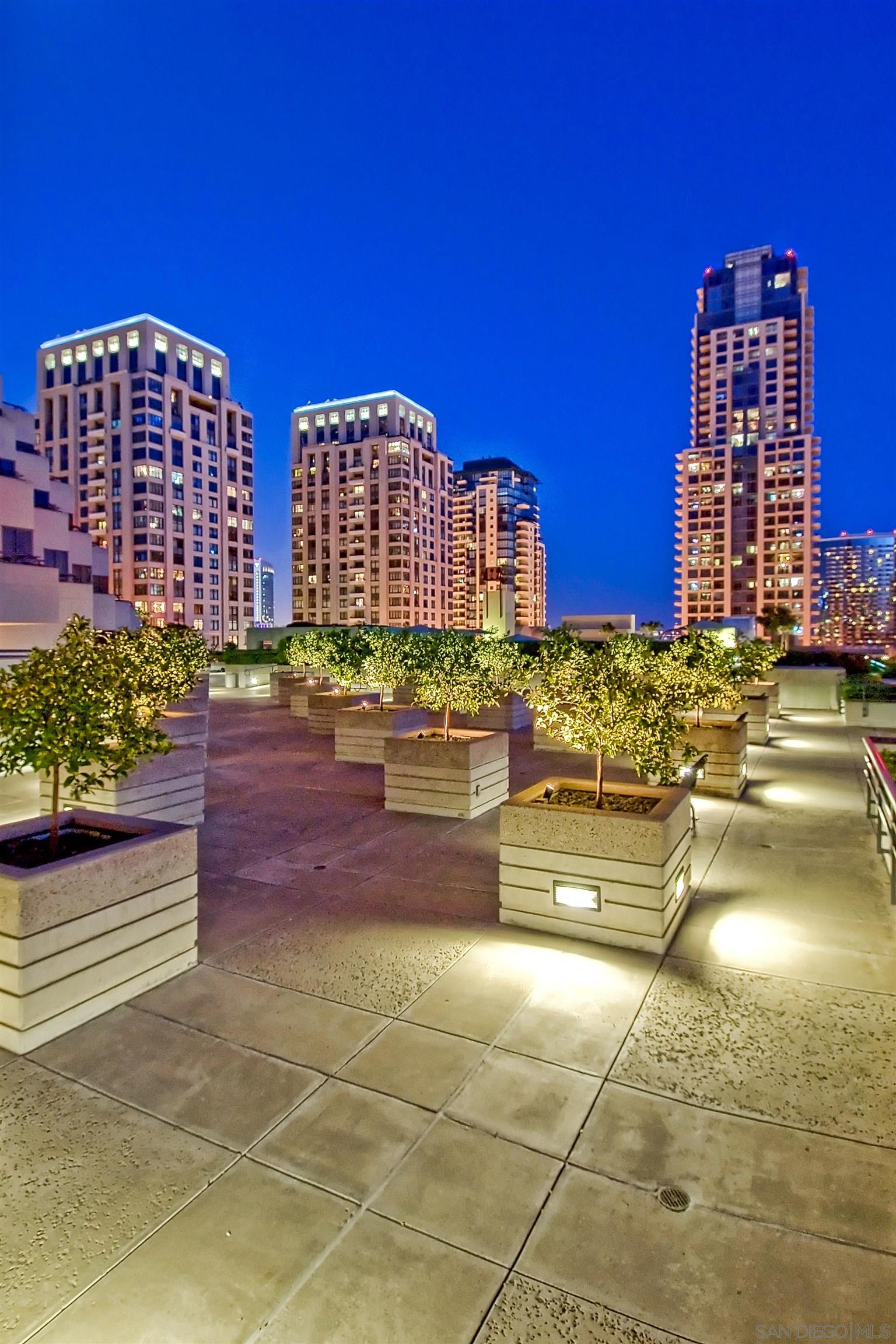 Detail Gallery Image 50 of 64 For 700  Front St  #801/807,  San Diego,  CA 92101 - 4 Beds | 2/1 Baths