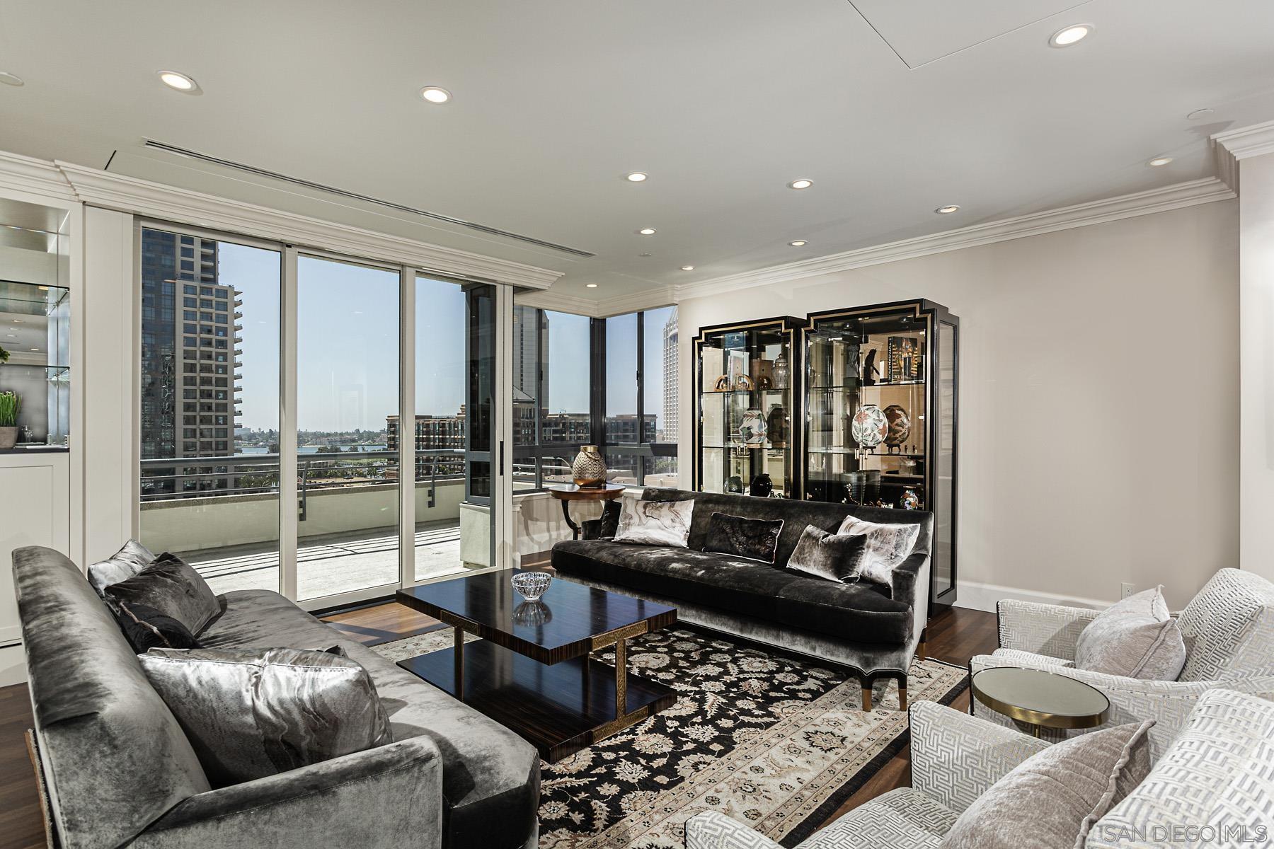 Detail Gallery Image 6 of 64 For 700  Front St  #801/807,  San Diego,  CA 92101 - 4 Beds | 2/1 Baths