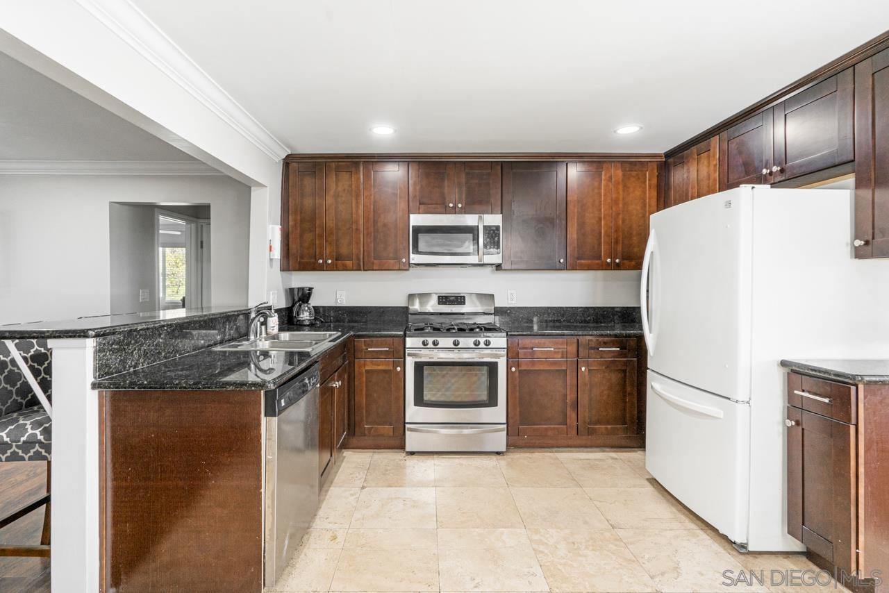 Detail Gallery Image 2 of 23 For 6316  Skyline Dr, San Diego,  CA 92114 - 4 Beds | 3 Baths