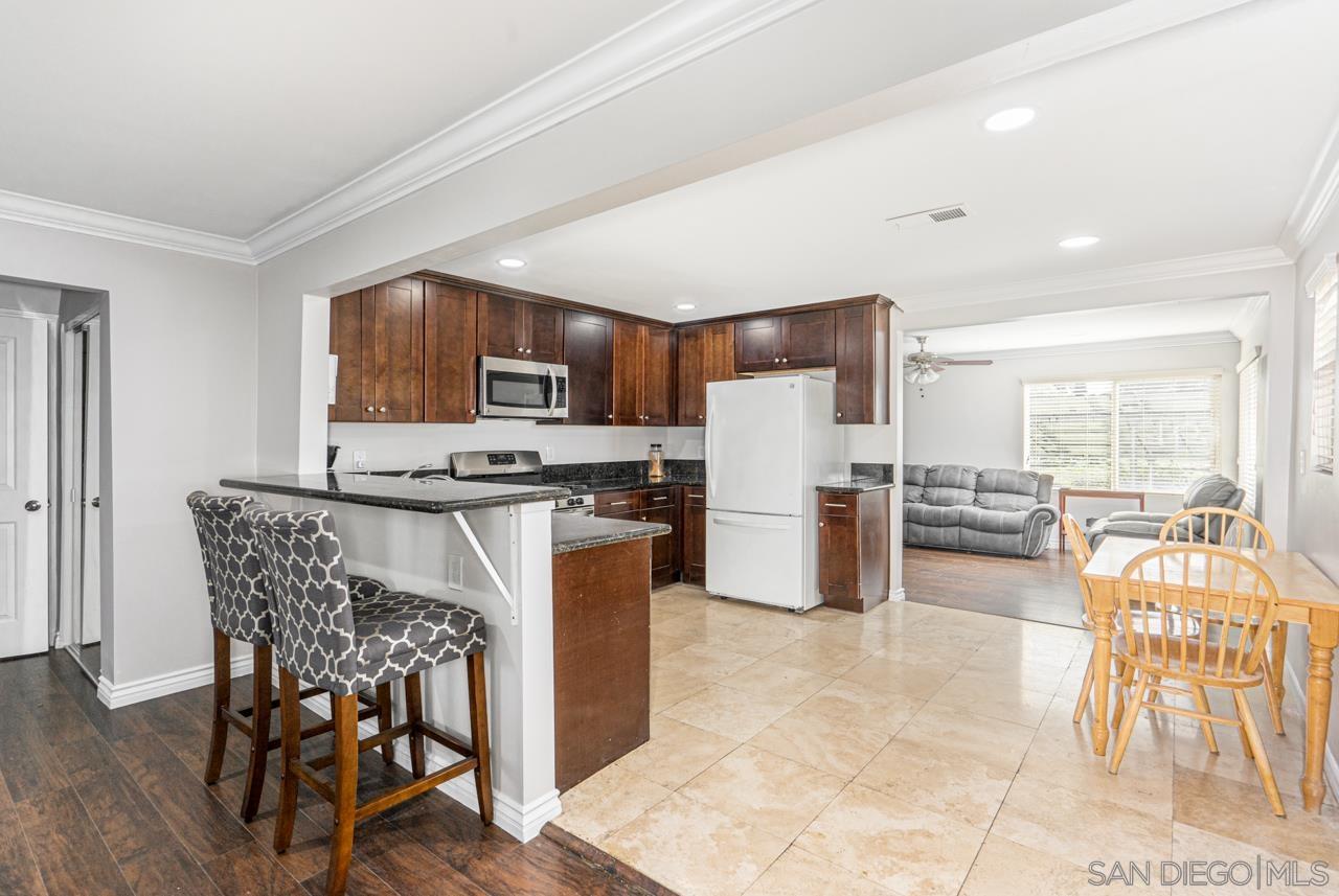 Detail Gallery Image 3 of 23 For 6316  Skyline Dr, San Diego,  CA 92114 - 4 Beds | 3 Baths