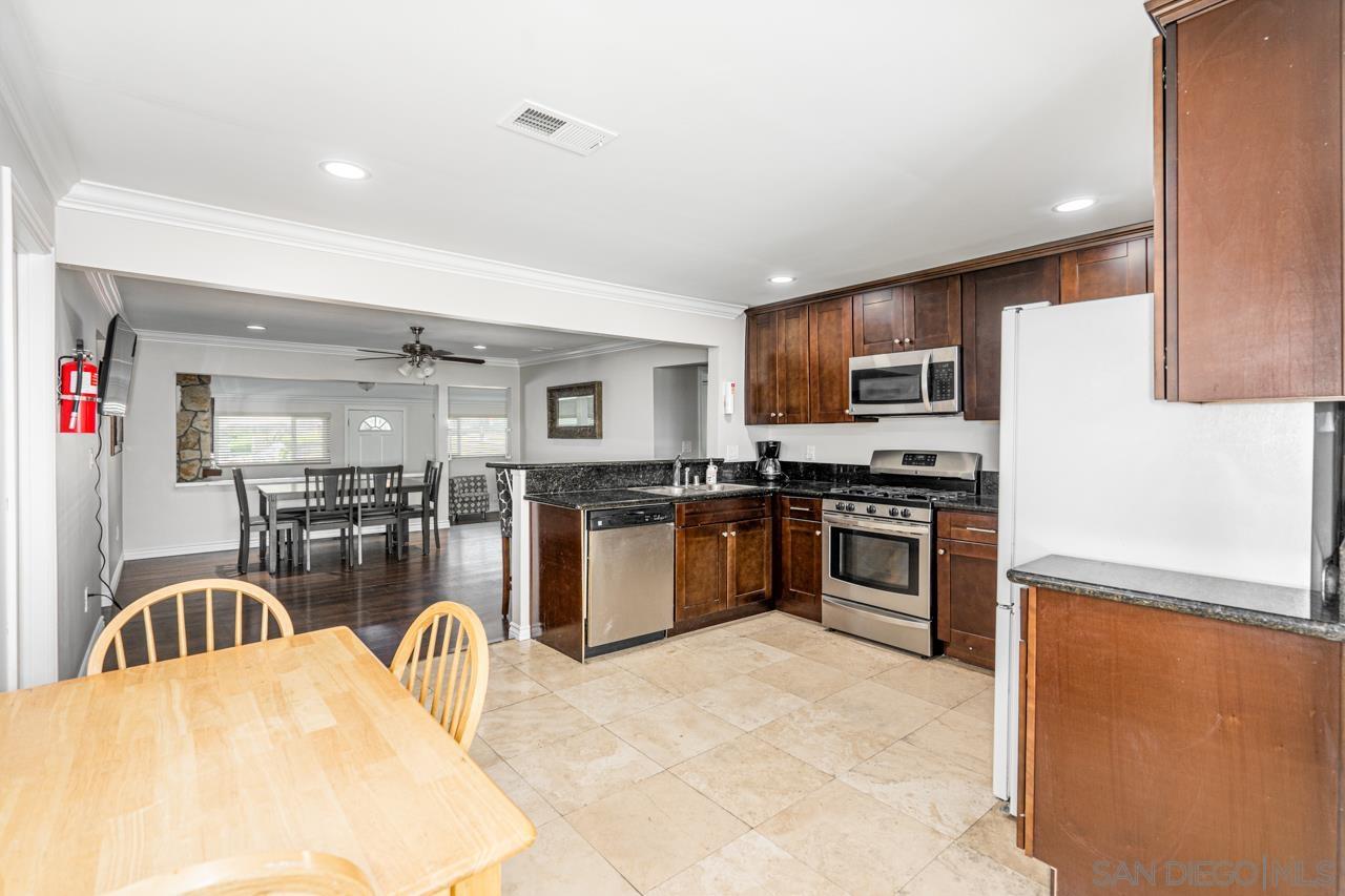 Detail Gallery Image 4 of 23 For 6316  Skyline Dr, San Diego,  CA 92114 - 4 Beds | 3 Baths