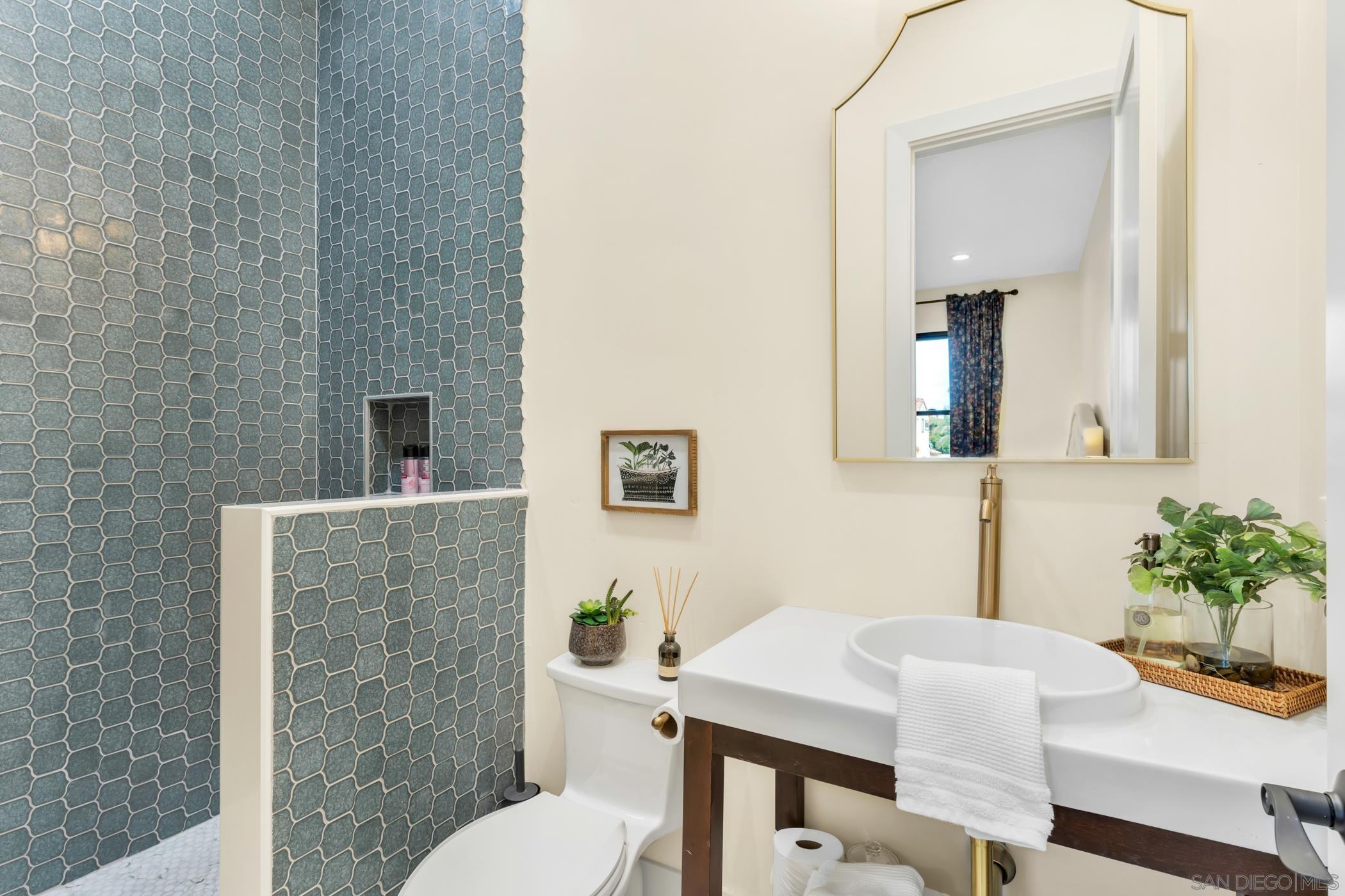 Detail Gallery Image 11 of 57 For 3345  Elliott St, San Diego,  CA 92106 - 4 Beds | 4 Baths