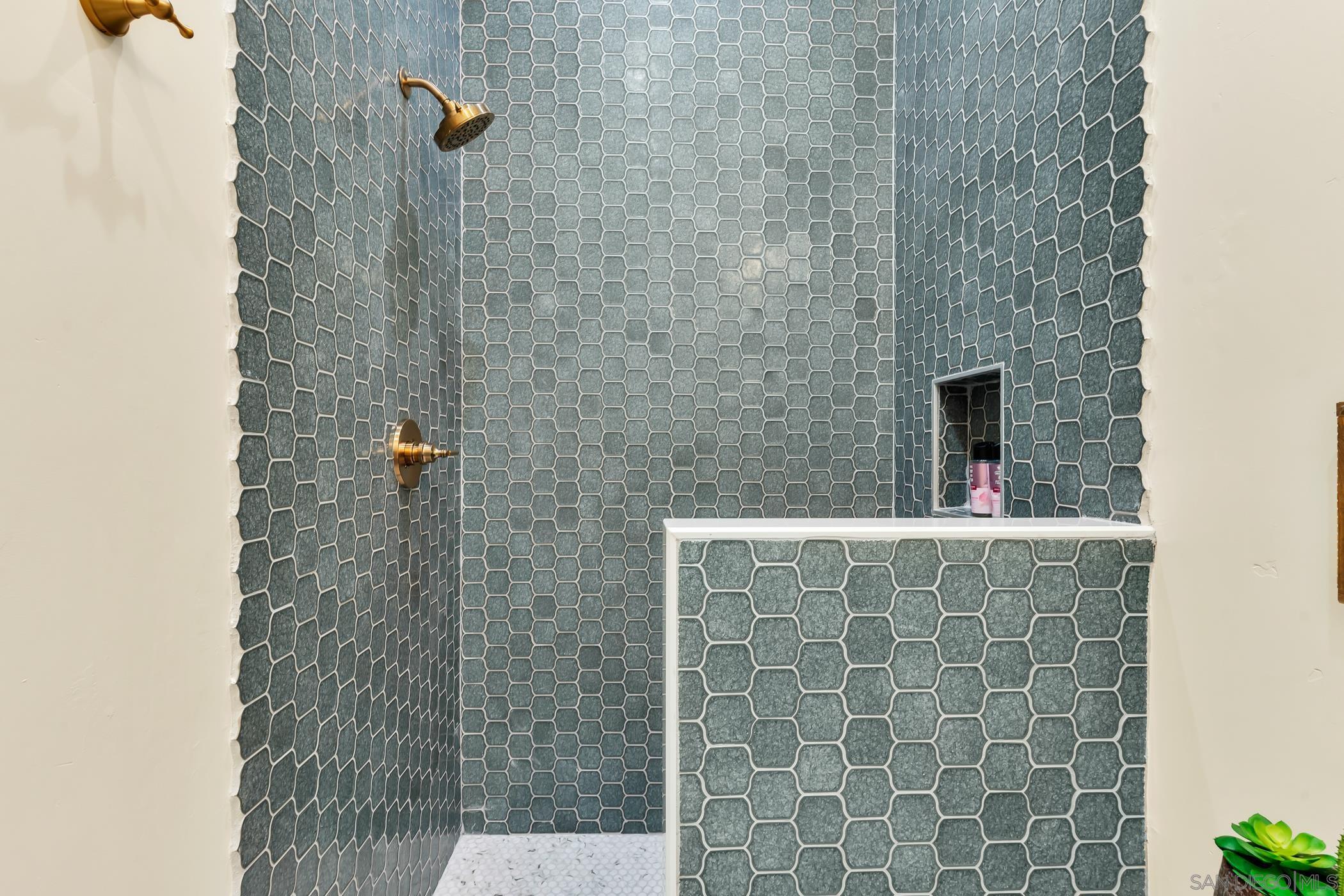 Detail Gallery Image 12 of 57 For 3345  Elliott St, San Diego,  CA 92106 - 4 Beds | 4 Baths