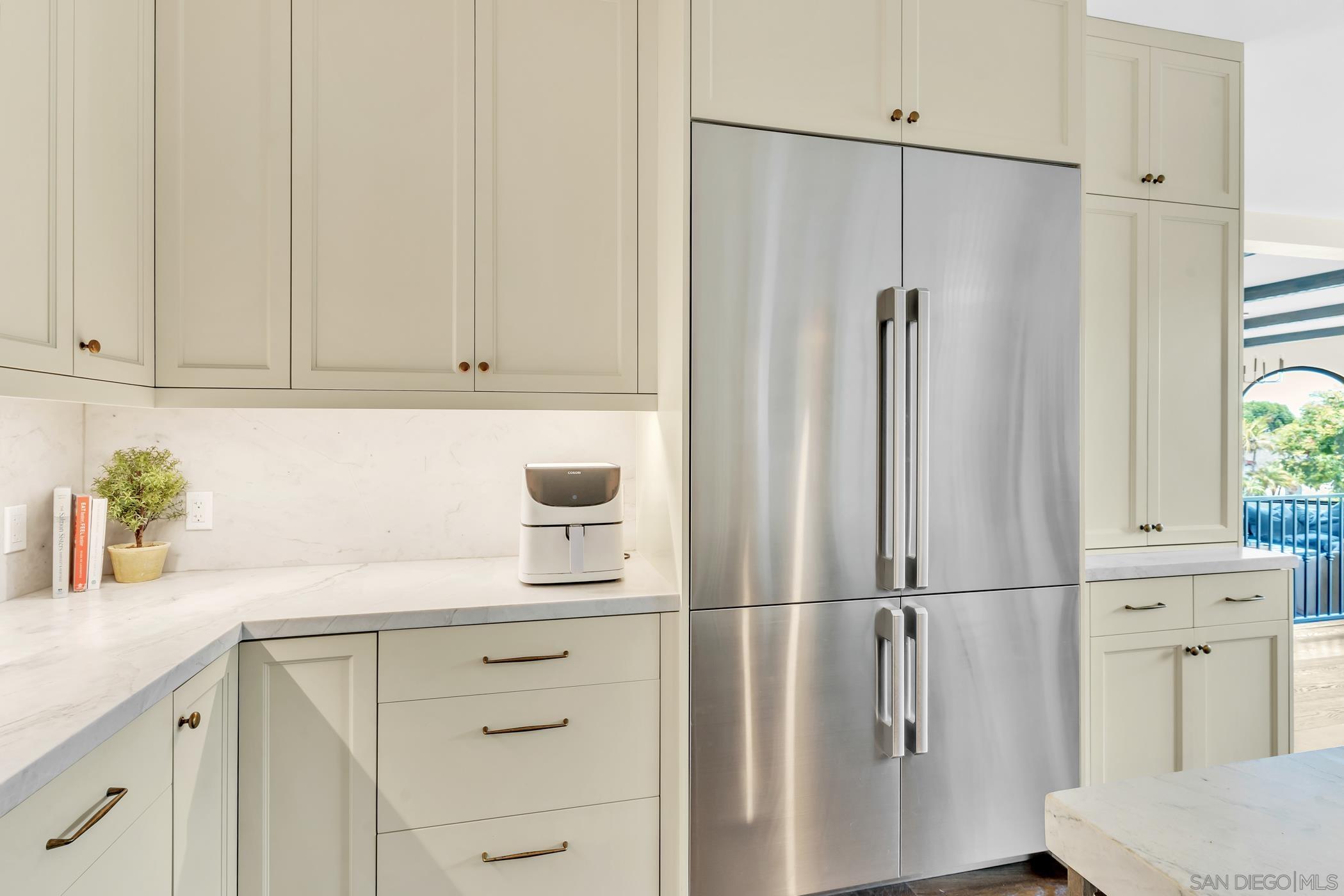 Detail Gallery Image 16 of 57 For 3345  Elliott St, San Diego,  CA 92106 - 4 Beds | 4 Baths