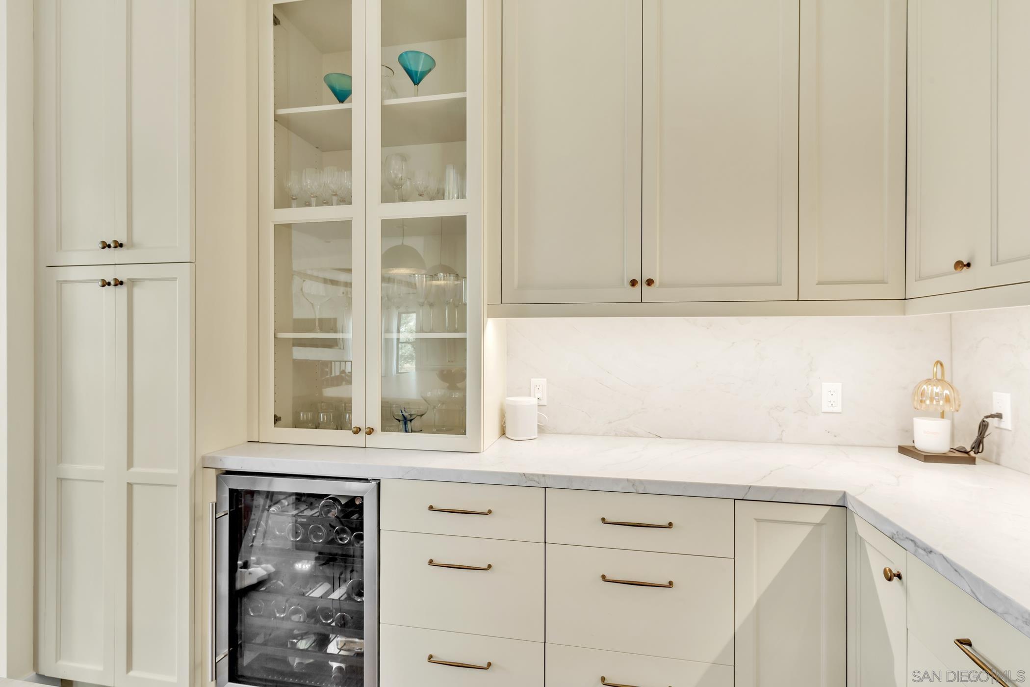 Detail Gallery Image 20 of 57 For 3345  Elliott St, San Diego,  CA 92106 - 4 Beds | 4 Baths