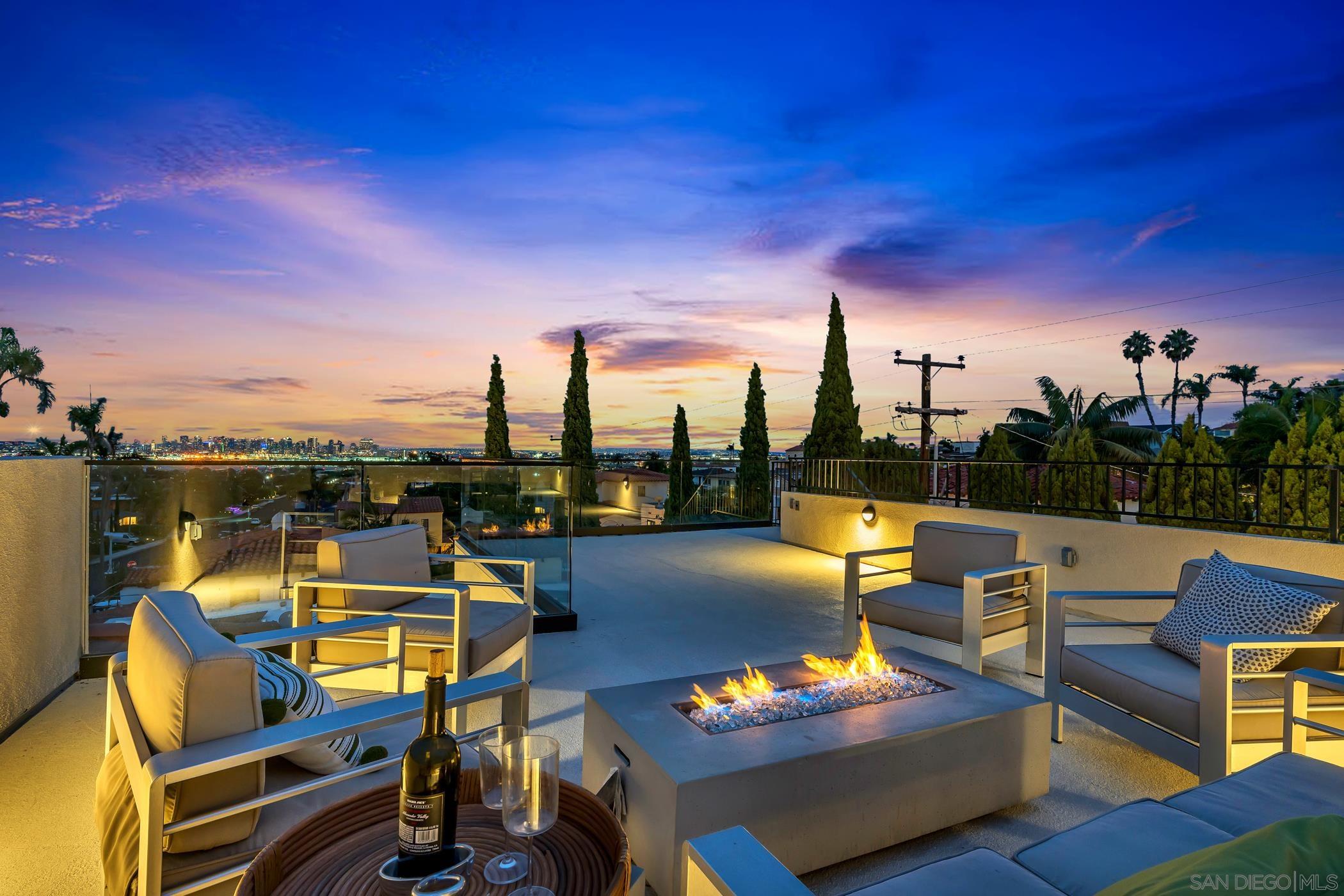 Detail Gallery Image 3 of 57 For 3345  Elliott St, San Diego,  CA 92106 - 4 Beds | 4 Baths