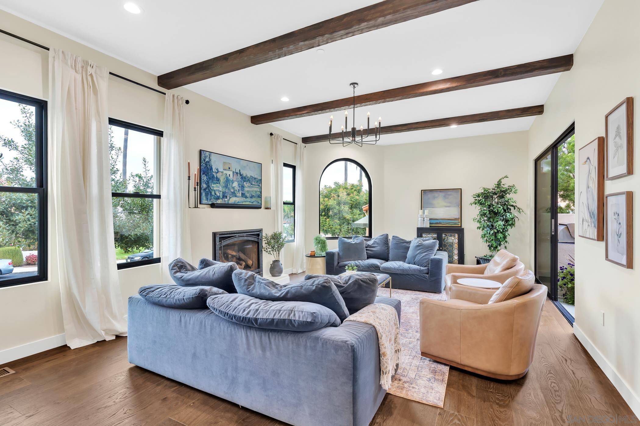 Detail Gallery Image 4 of 57 For 3345  Elliott St, San Diego,  CA 92106 - 4 Beds | 4 Baths