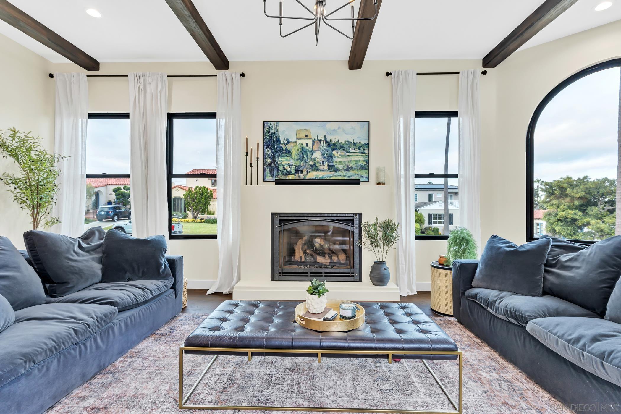 Detail Gallery Image 5 of 57 For 3345  Elliott St, San Diego,  CA 92106 - 4 Beds | 4 Baths