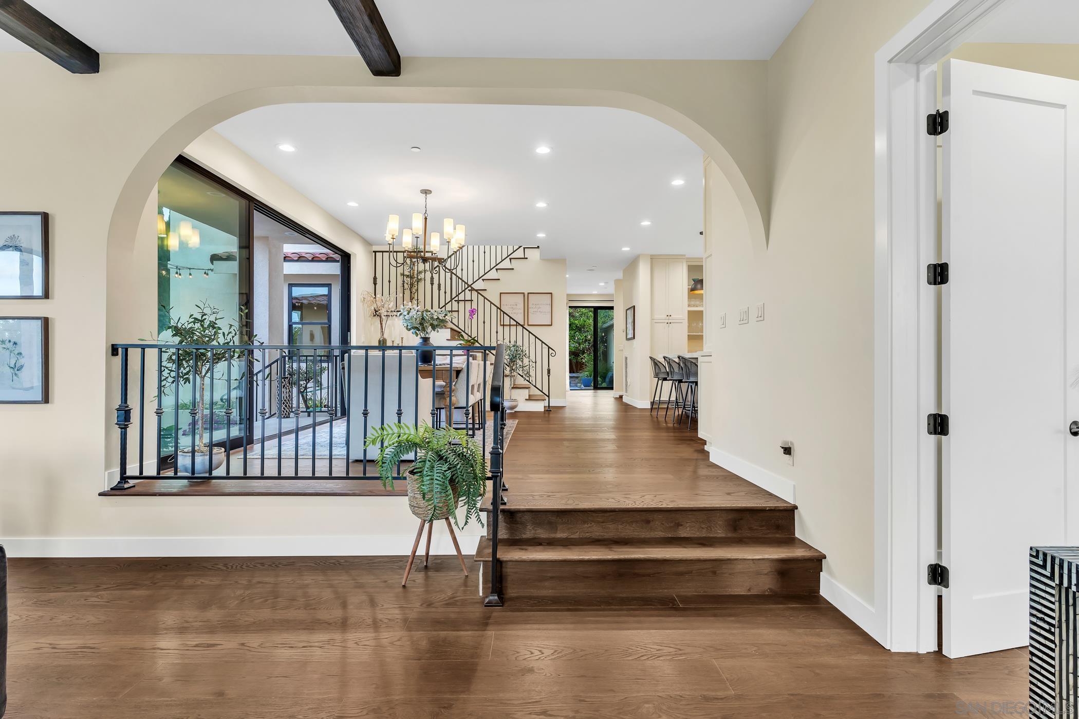 Detail Gallery Image 7 of 57 For 3345  Elliott St, San Diego,  CA 92106 - 4 Beds | 4 Baths