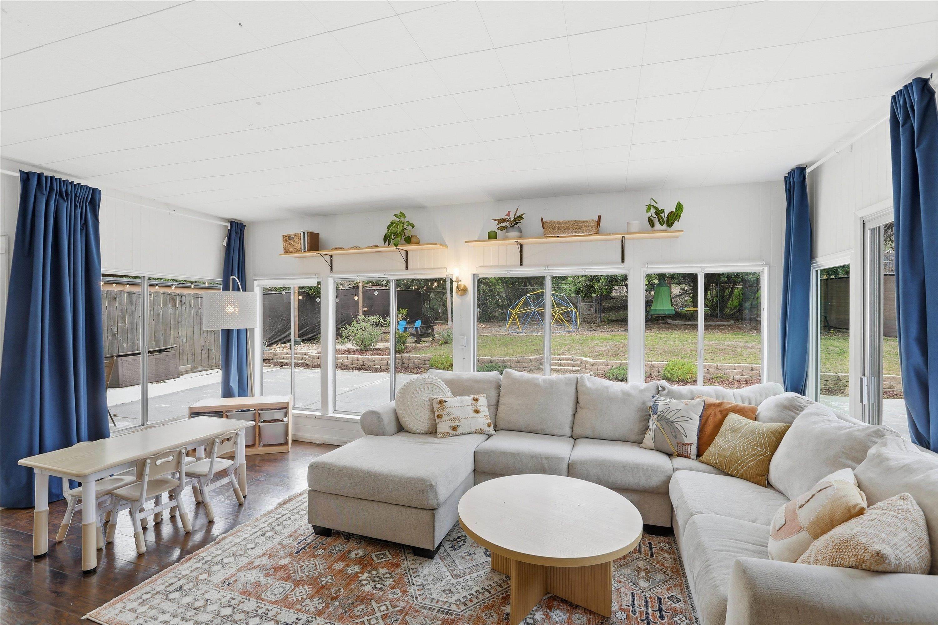 Detail Gallery Image 3 of 22 For 520 N Cuyamaca St, El Cajon,  CA 92020 - 2 Beds | 1 Baths