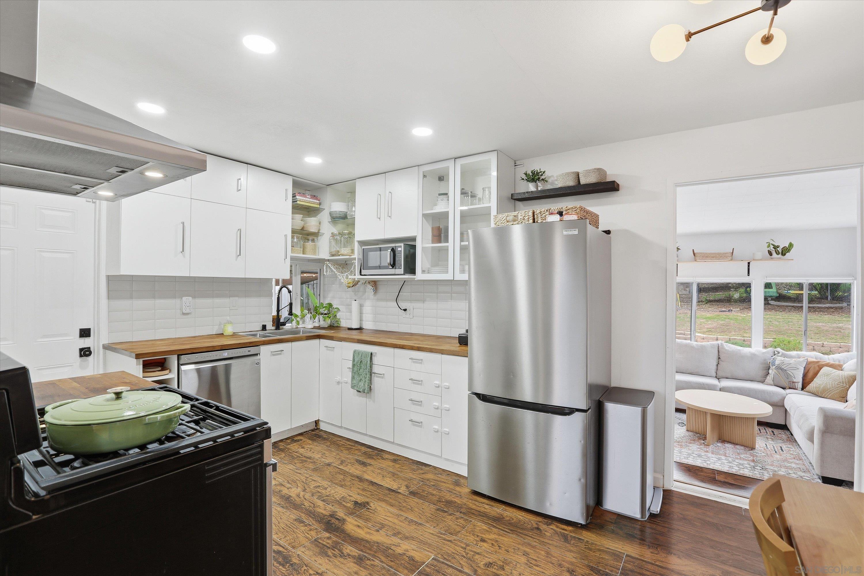 Detail Gallery Image 5 of 18 For 520 N Cuyamaca St, El Cajon,  CA 92020 - 2 Beds | 1 Baths