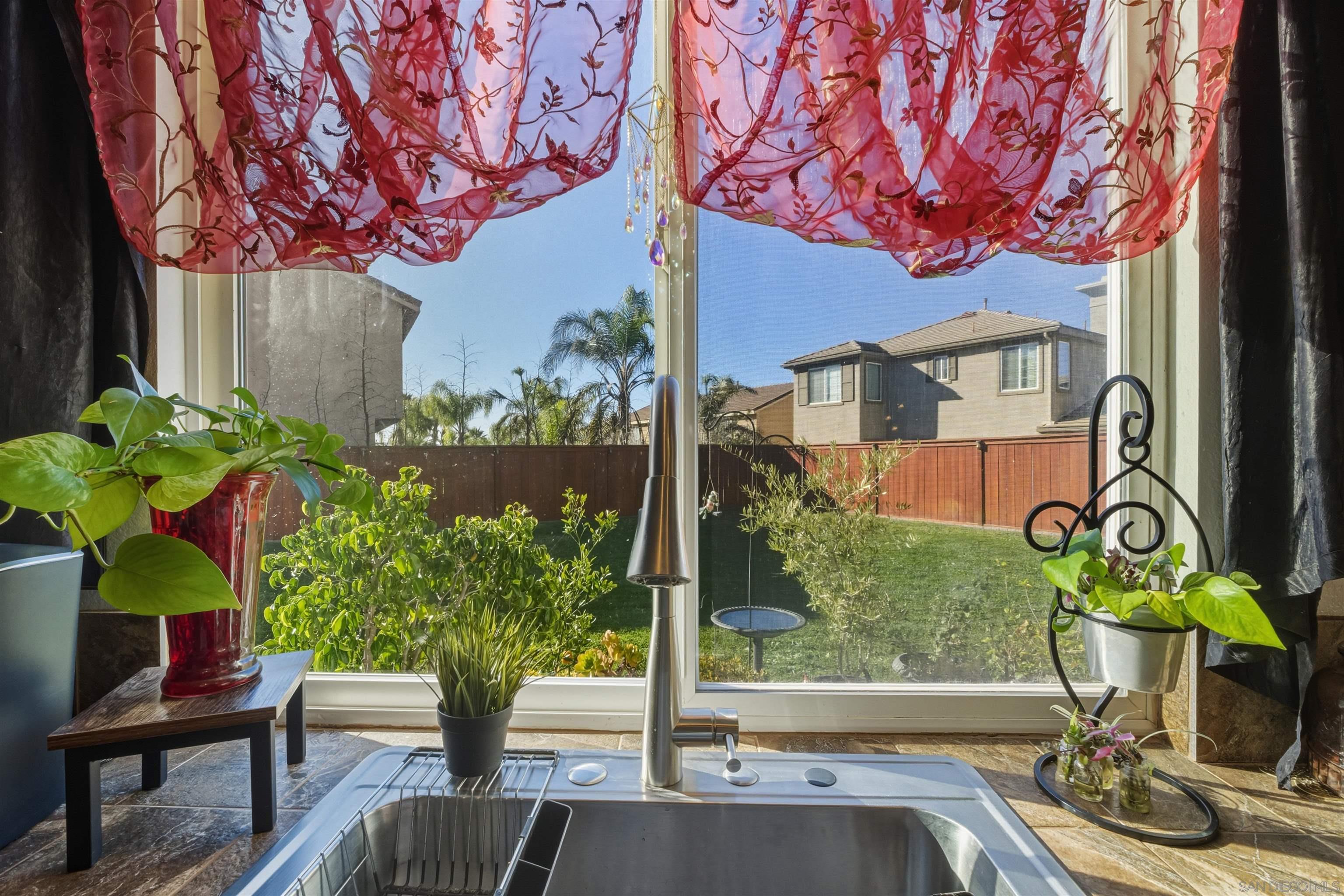 Detail Gallery Image 10 of 45 For 36635  Ponderosa Ct, Murrieta,  CA 92563 - 6 Beds | 3 Baths