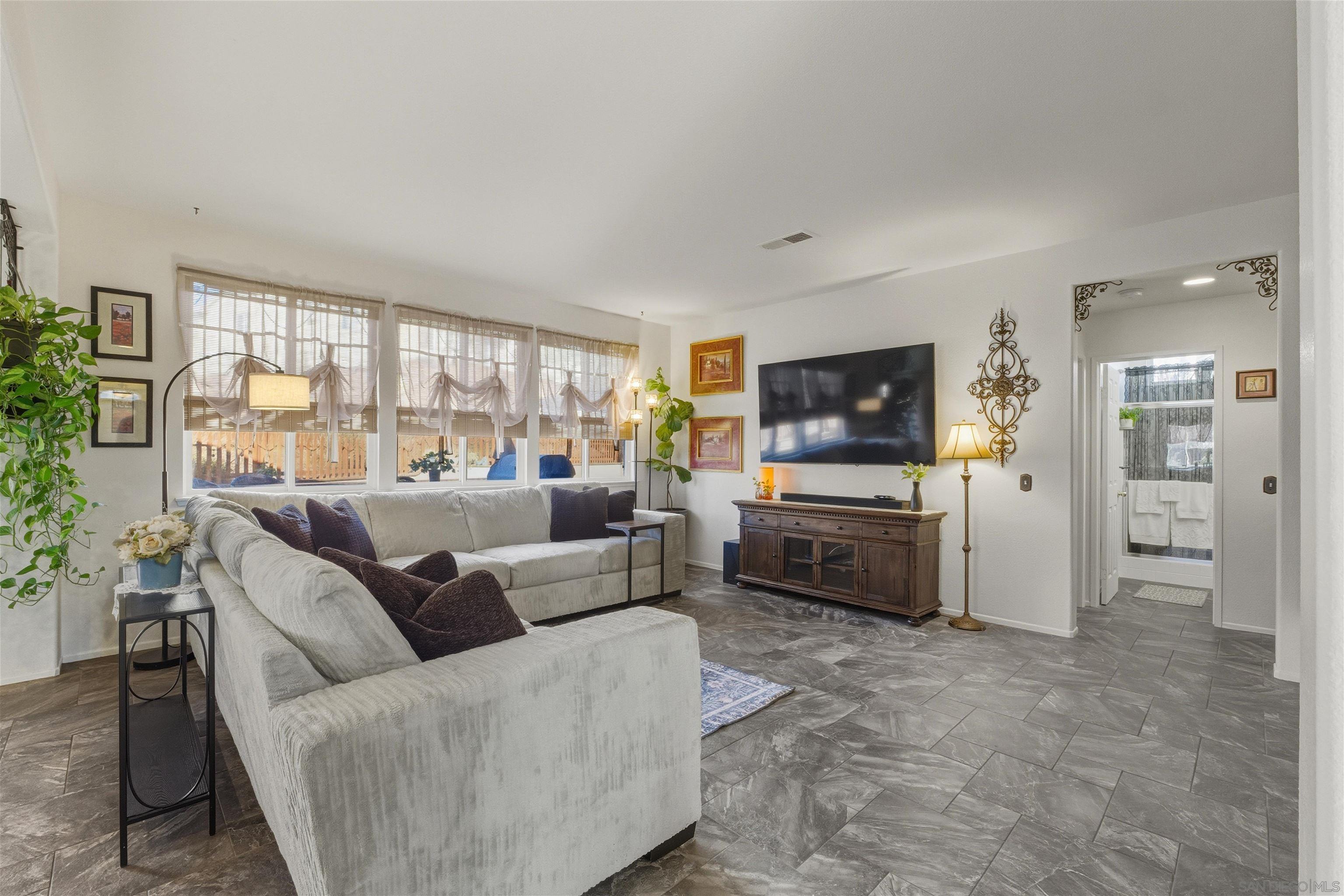 Detail Gallery Image 12 of 45 For 36635  Ponderosa Ct, Murrieta,  CA 92563 - 6 Beds | 3 Baths