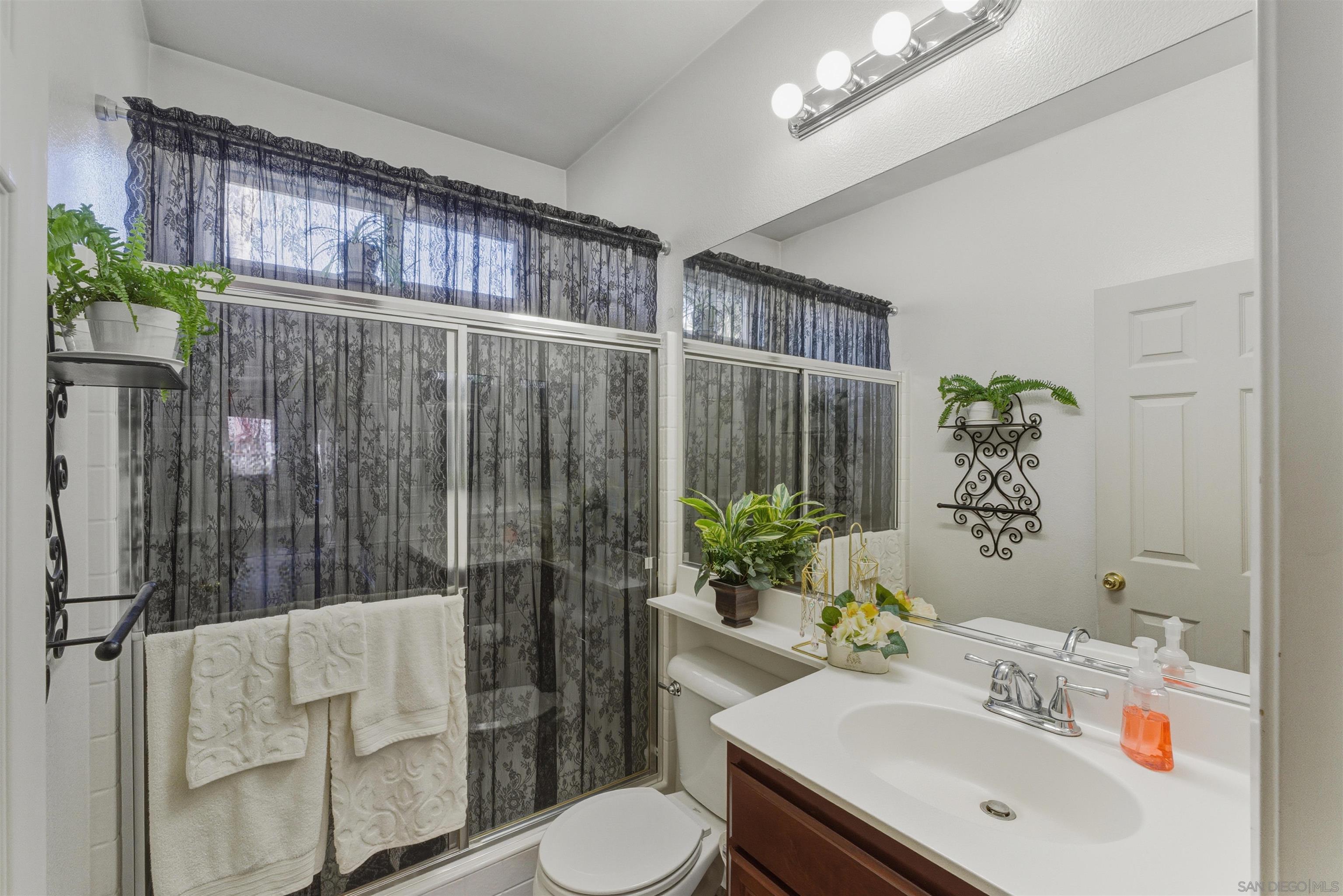 Detail Gallery Image 14 of 45 For 36635  Ponderosa Ct, Murrieta,  CA 92563 - 6 Beds | 3 Baths