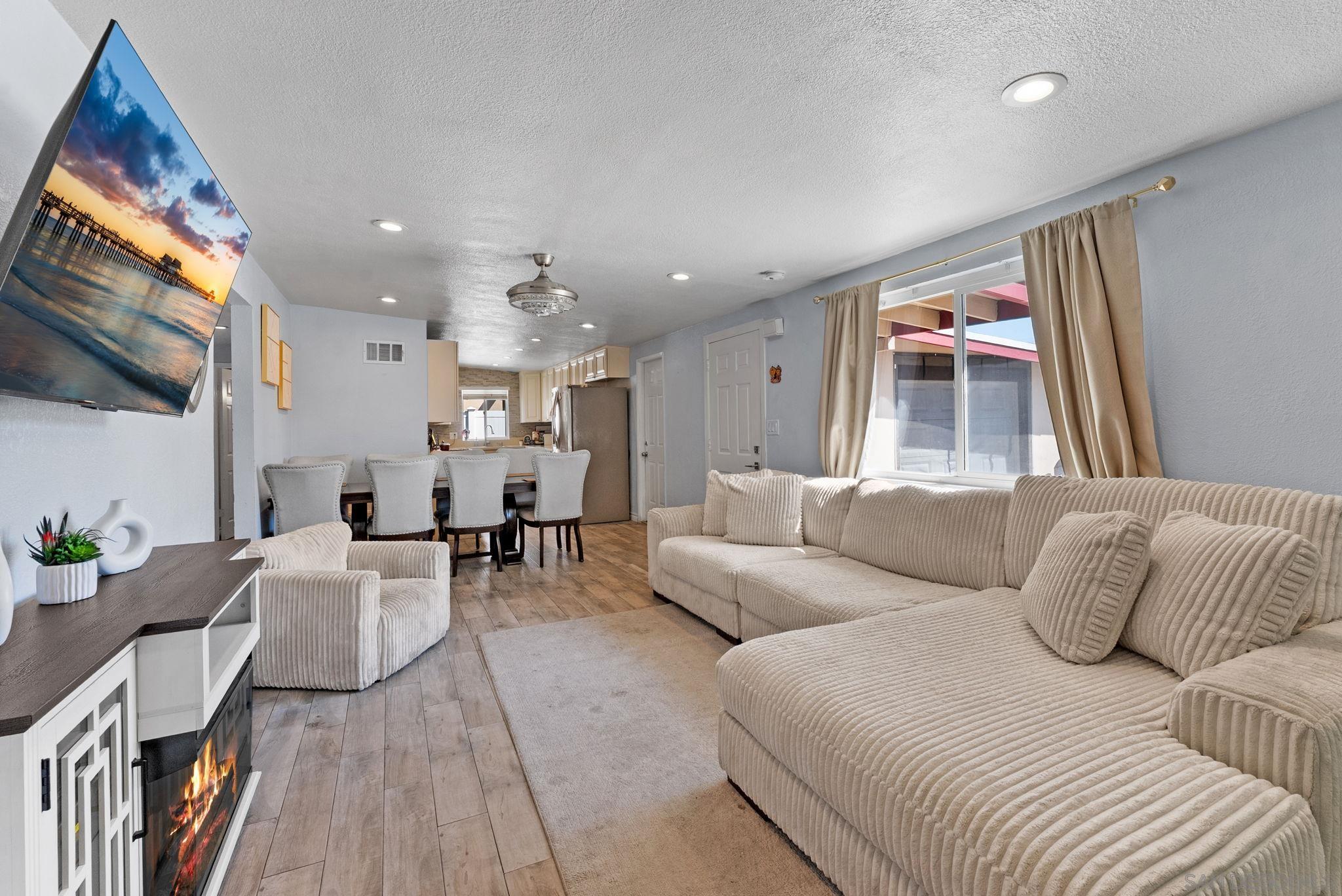 Detail Gallery Image 6 of 34 For 1362  Joliet St, El Cajon,  CA 92019 - 3 Beds | 2 Baths