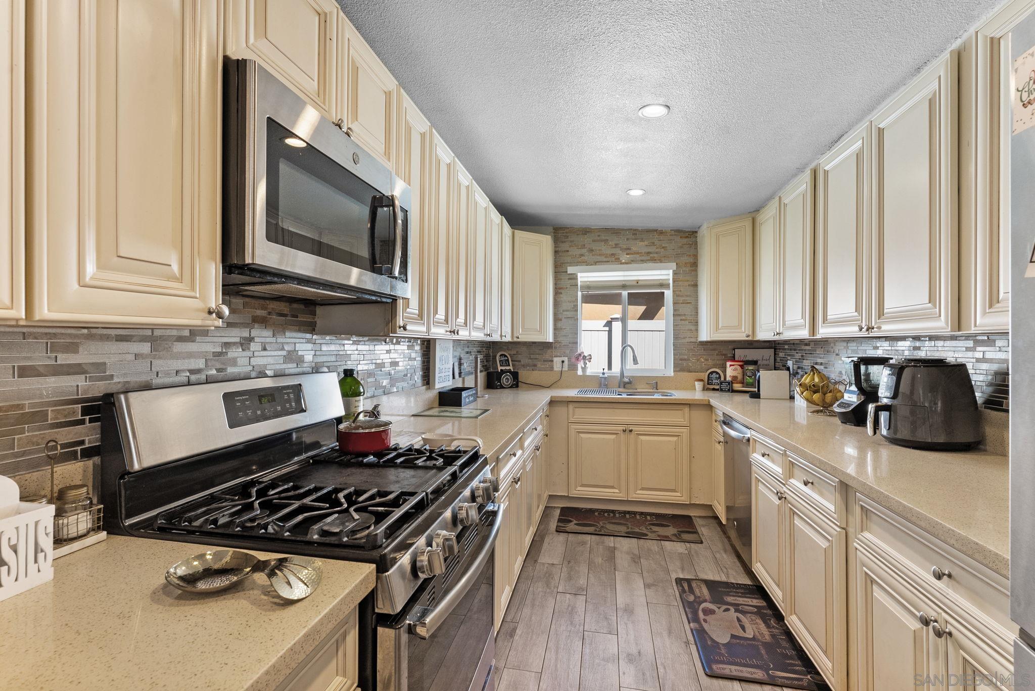 Detail Gallery Image 9 of 34 For 1362  Joliet St, El Cajon,  CA 92019 - 3 Beds | 2 Baths