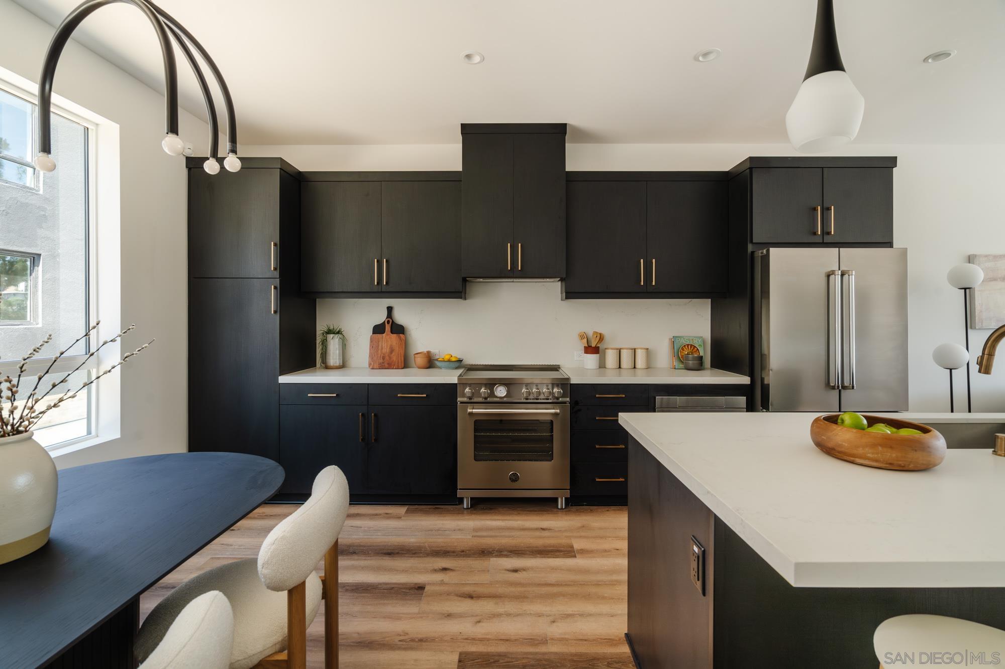 Detail Gallery Image 6 of 21 For 3868 N Riley Ln, Los Angeles,  CA 90065 - 3 Beds | 2/1 Baths