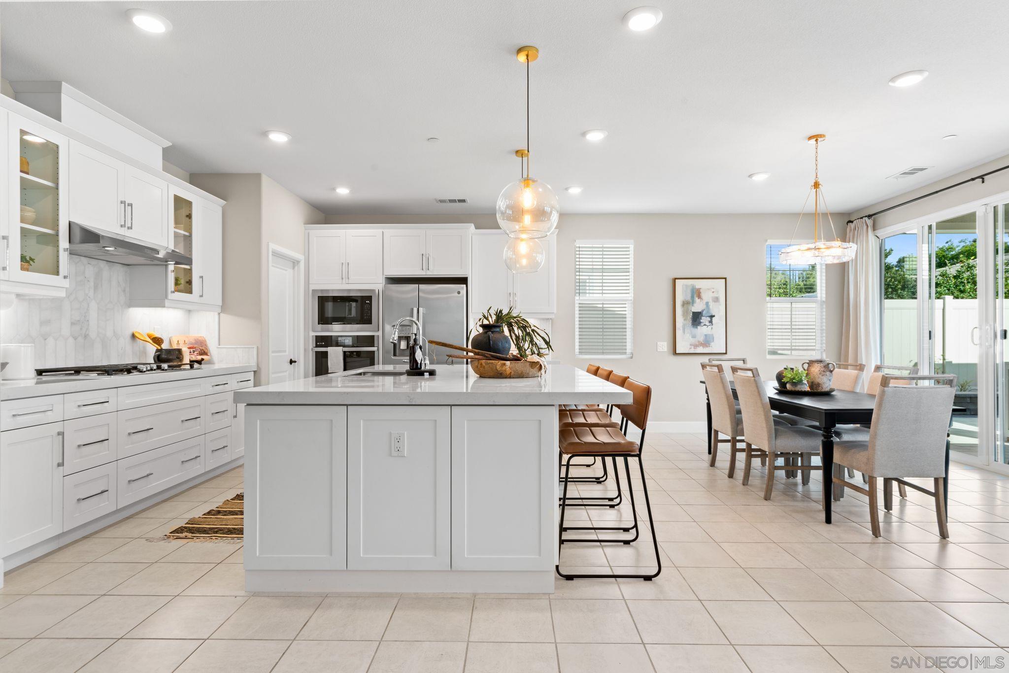 Detail Gallery Image 11 of 48 For 16931  Dorlyn Way, Poway,  CA 92064 - 4 Beds | 4 Baths