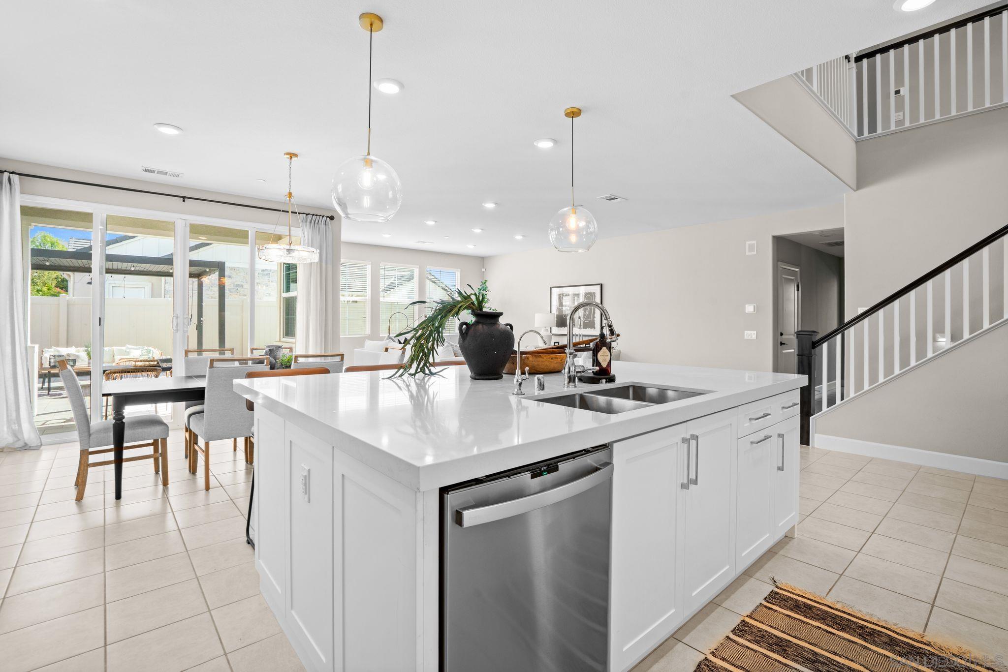 Detail Gallery Image 9 of 48 For 16931  Dorlyn Way, Poway,  CA 92064 - 4 Beds | 4 Baths