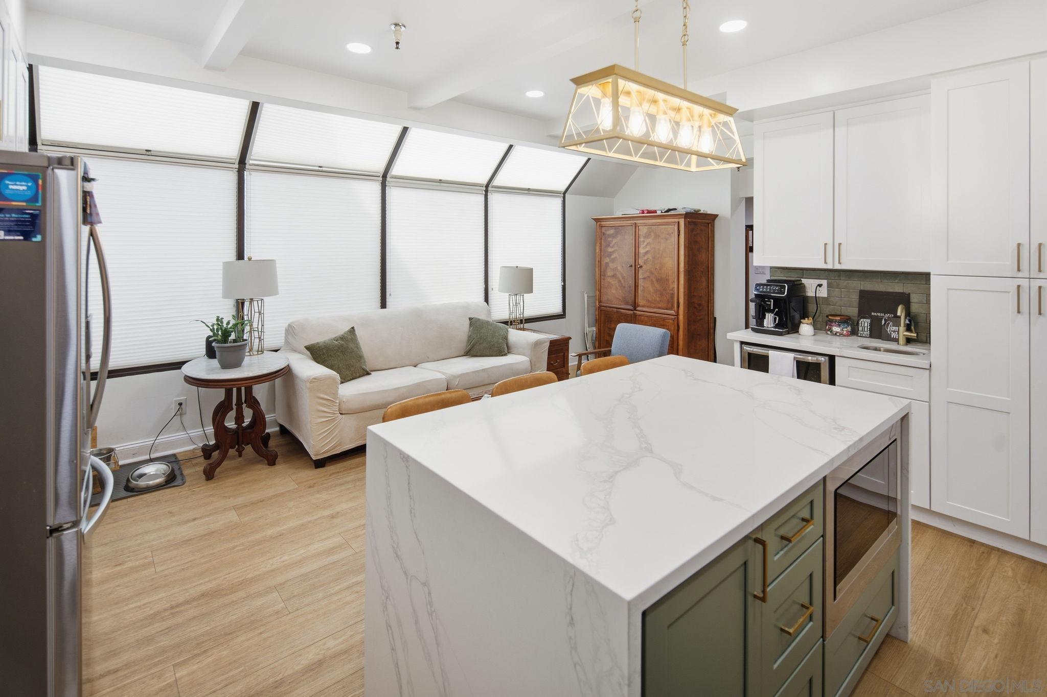 Detail Gallery Image 11 of 40 For 835  D Avenue  #5,  Coronado,  CA 92118 - 3 Beds | 2/1 Baths