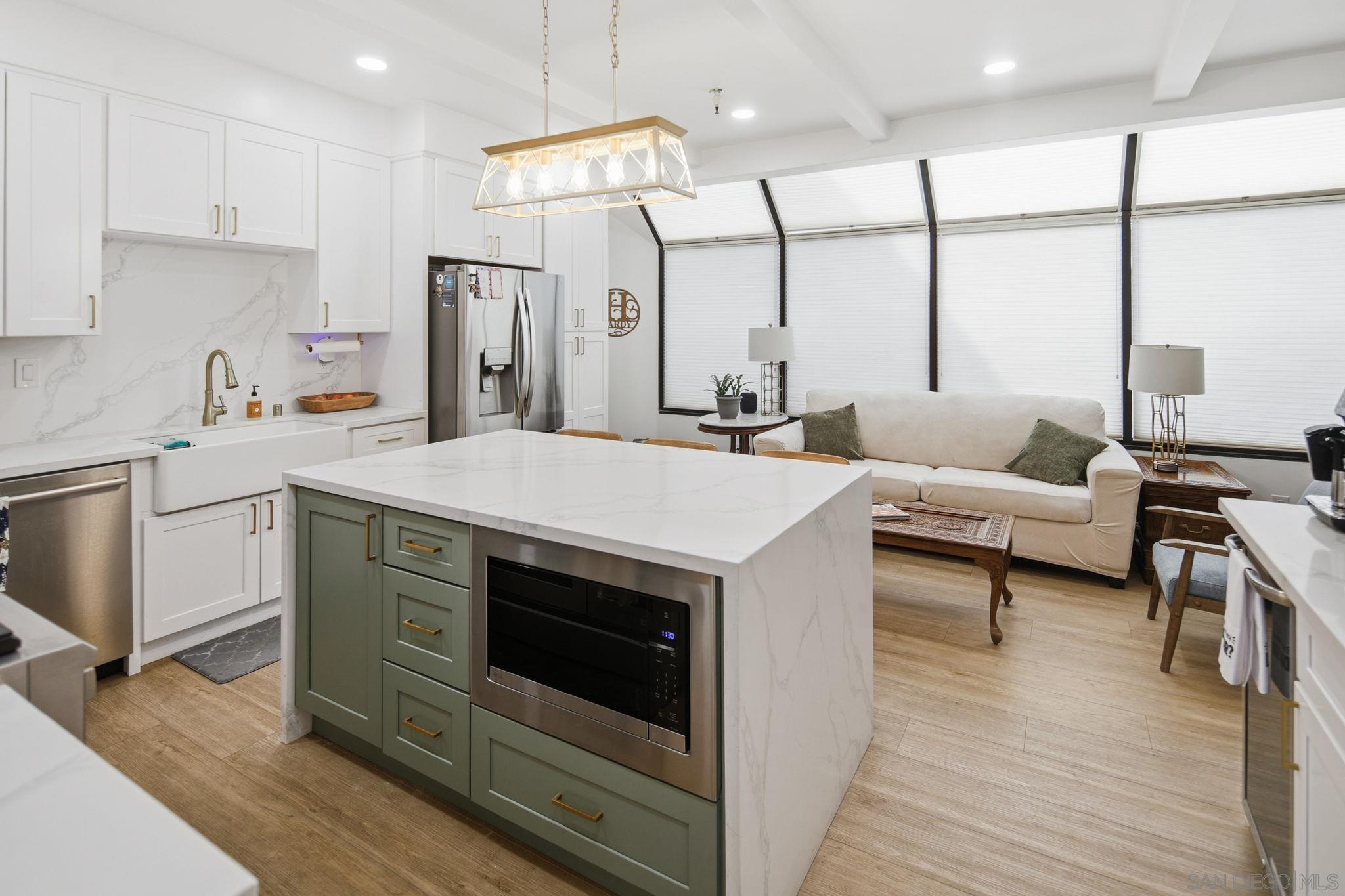 Detail Gallery Image 12 of 43 For 835  D Avenue  #5,  Coronado,  CA 92118 - 3 Beds | 2/1 Baths