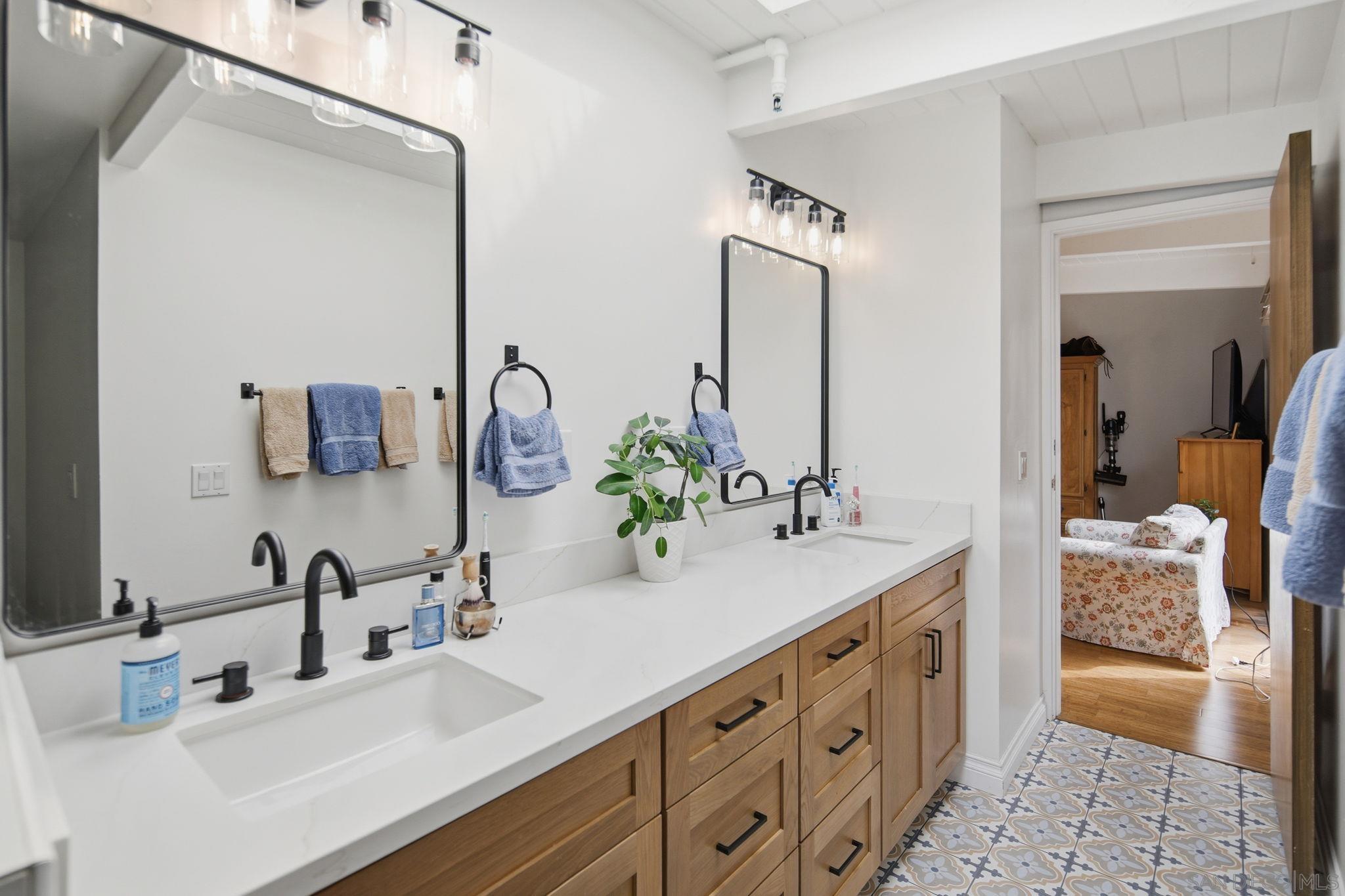 Detail Gallery Image 23 of 43 For 835  D Avenue  #5,  Coronado,  CA 92118 - 3 Beds | 2/1 Baths