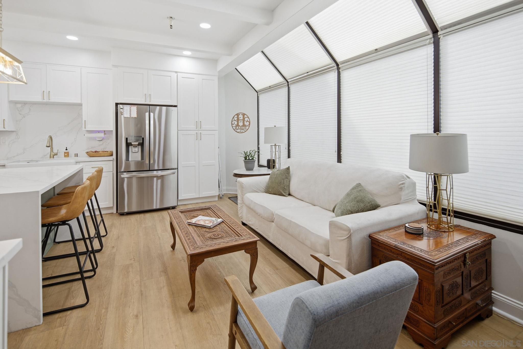 Detail Gallery Image 4 of 40 For 835  D Avenue  #5,  Coronado,  CA 92118 - 3 Beds | 2/1 Baths