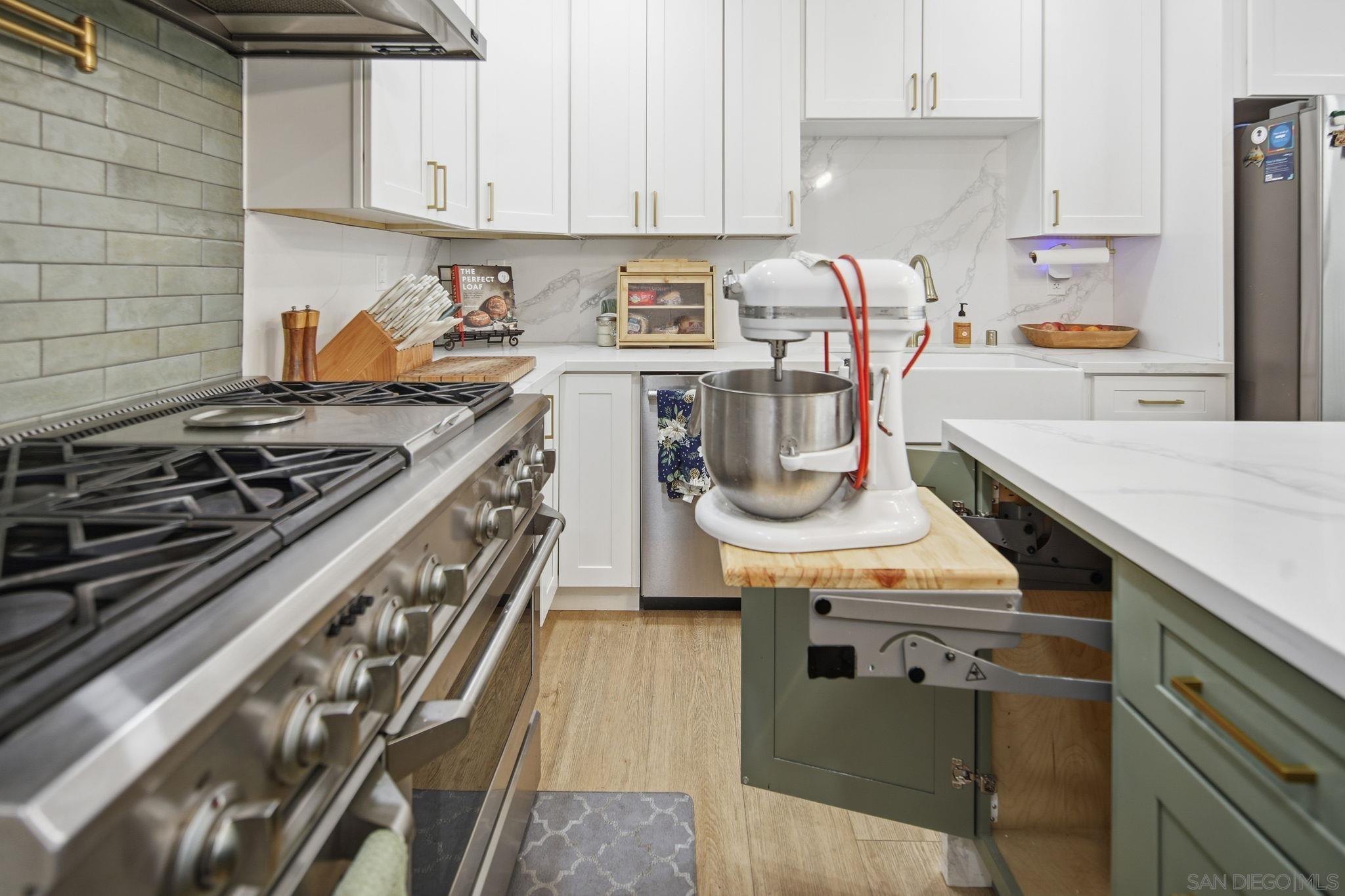 Detail Gallery Image 8 of 40 For 835  D Avenue  #5,  Coronado,  CA 92118 - 3 Beds | 2/1 Baths