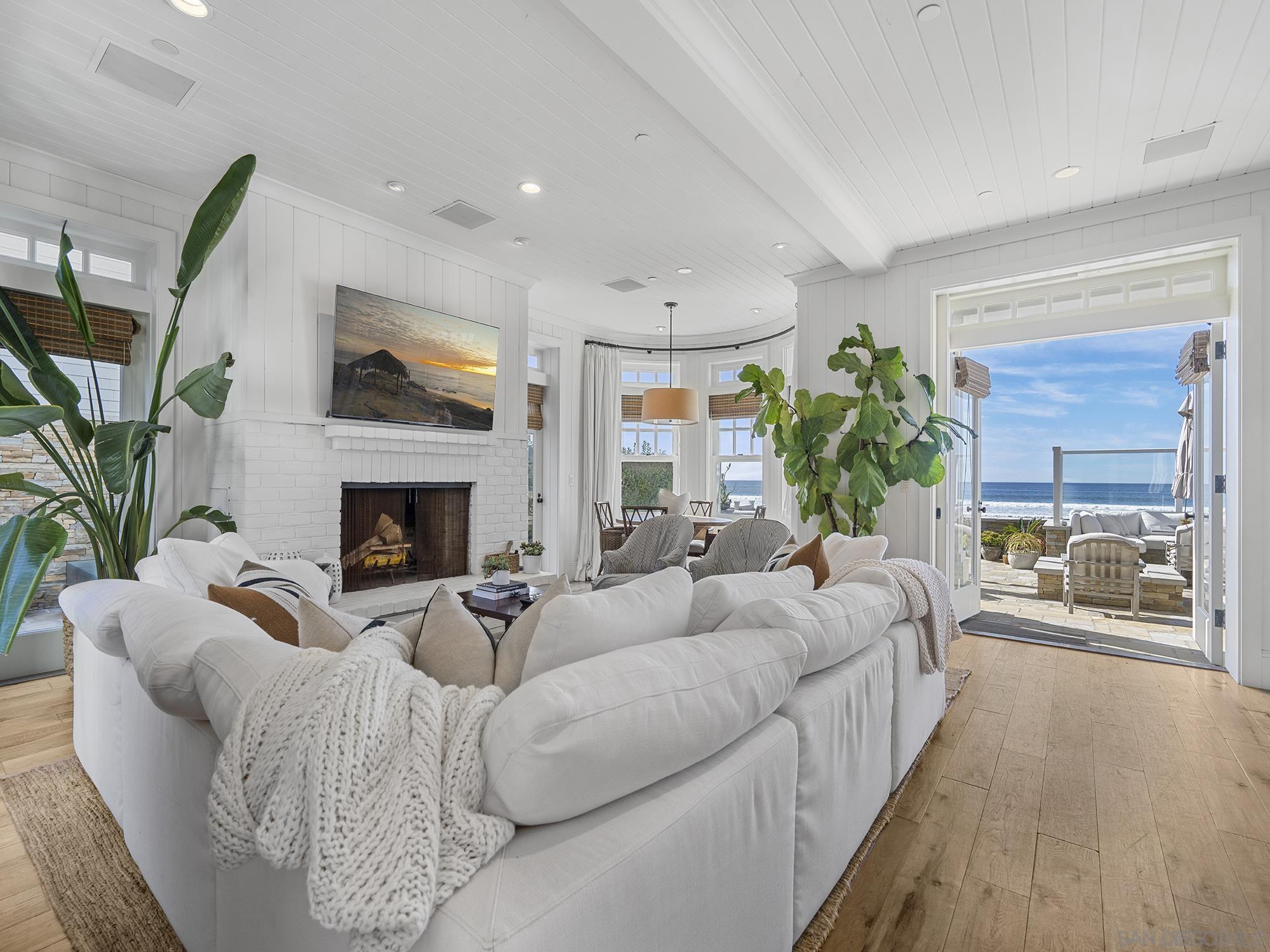 Detail Gallery Image 2 of 28 For 2720  Ocean Front, Del Mar,  CA 92014 - 7 Beds | 7/2 Baths