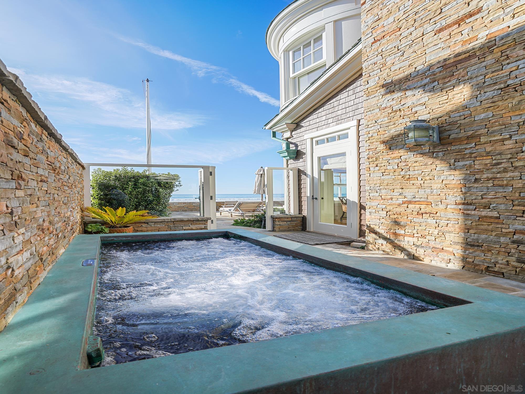 Detail Gallery Image 13 of 28 For 2720  Ocean Front, Del Mar,  CA 92014 - 7 Beds | 7/2 Baths