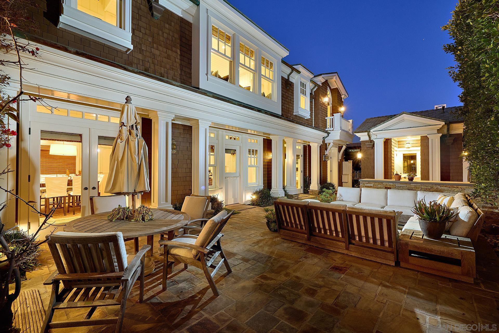 Detail Gallery Image 15 of 28 For 2720  Ocean Front, Del Mar,  CA 92014 - 7 Beds | 7/2 Baths