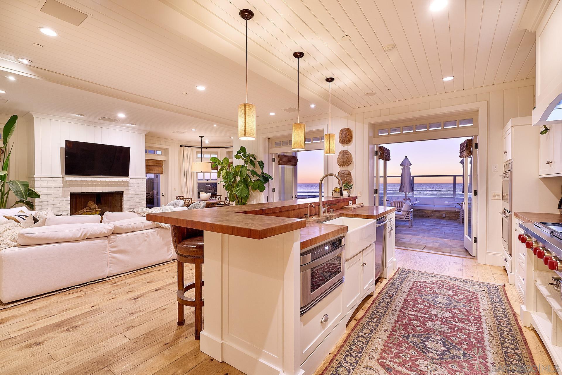 Detail Gallery Image 17 of 28 For 2720  Ocean Front, Del Mar,  CA 92014 - 7 Beds | 7/2 Baths