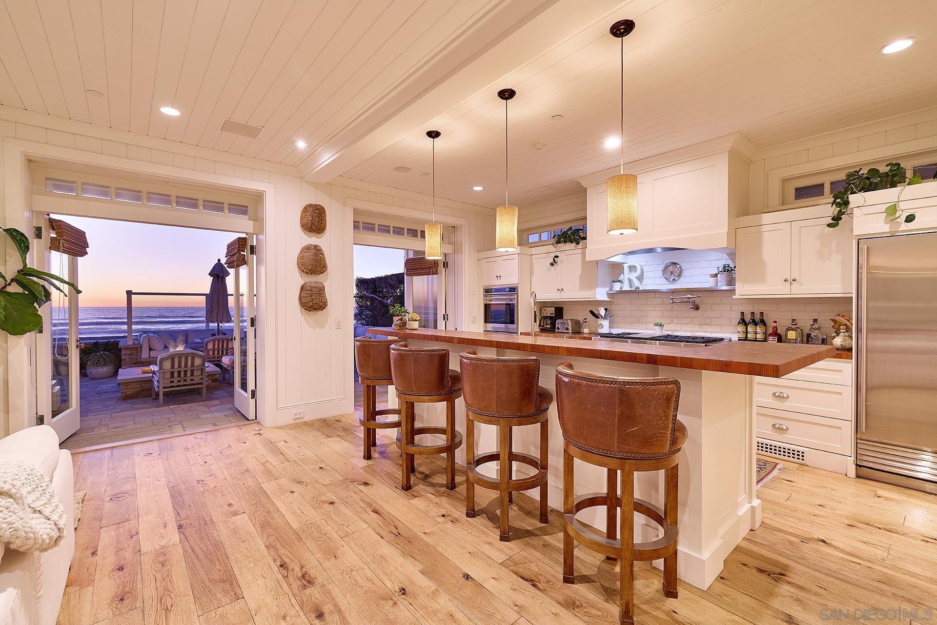 Detail Gallery Image 18 of 28 For 2720  Ocean Front, Del Mar,  CA 92014 - 7 Beds | 7/2 Baths