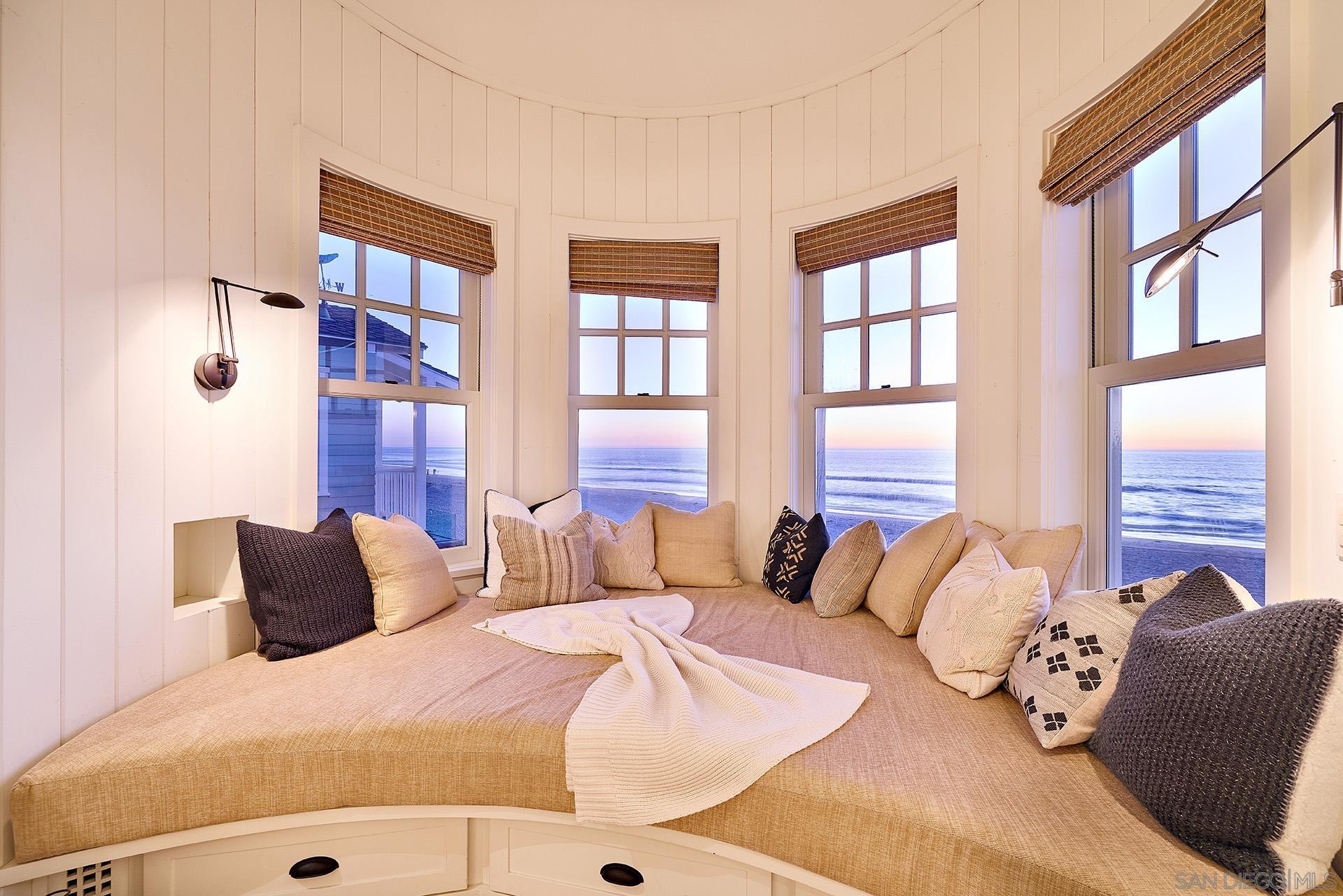 Detail Gallery Image 22 of 28 For 2720  Ocean Front, Del Mar,  CA 92014 - 7 Beds | 7/2 Baths