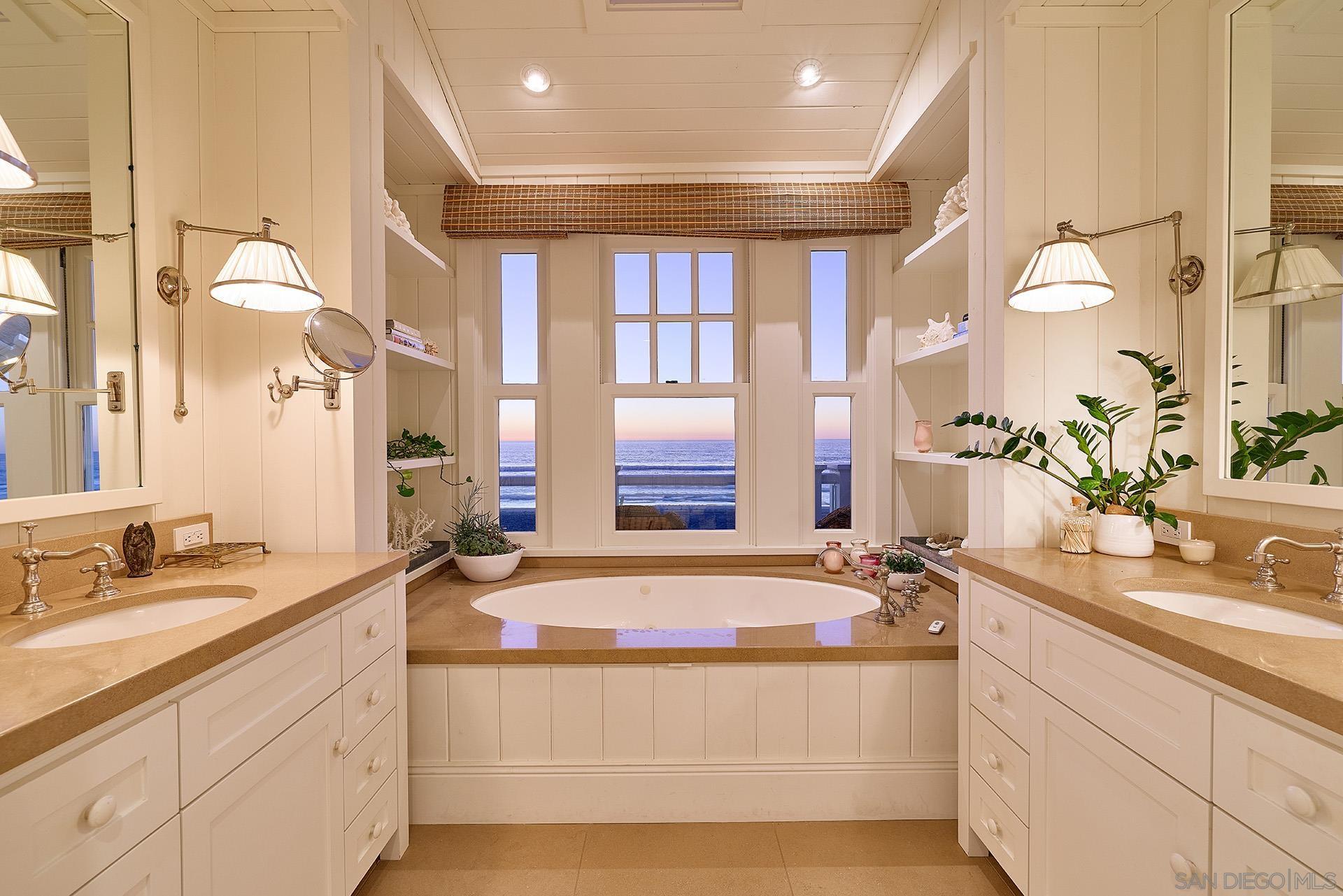 Detail Gallery Image 23 of 28 For 2720  Ocean Front, Del Mar,  CA 92014 - 7 Beds | 7/2 Baths