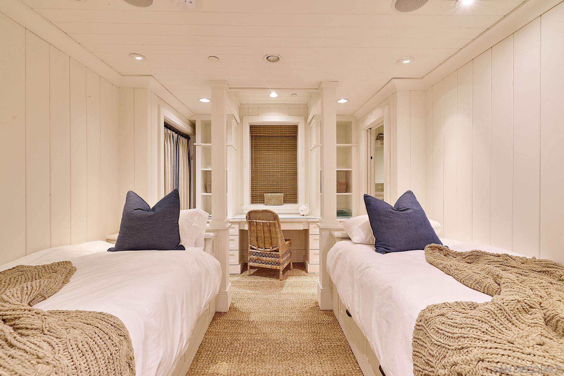 Detail Gallery Image 25 of 28 For 2720  Ocean Front, Del Mar,  CA 92014 - 7 Beds | 7/2 Baths