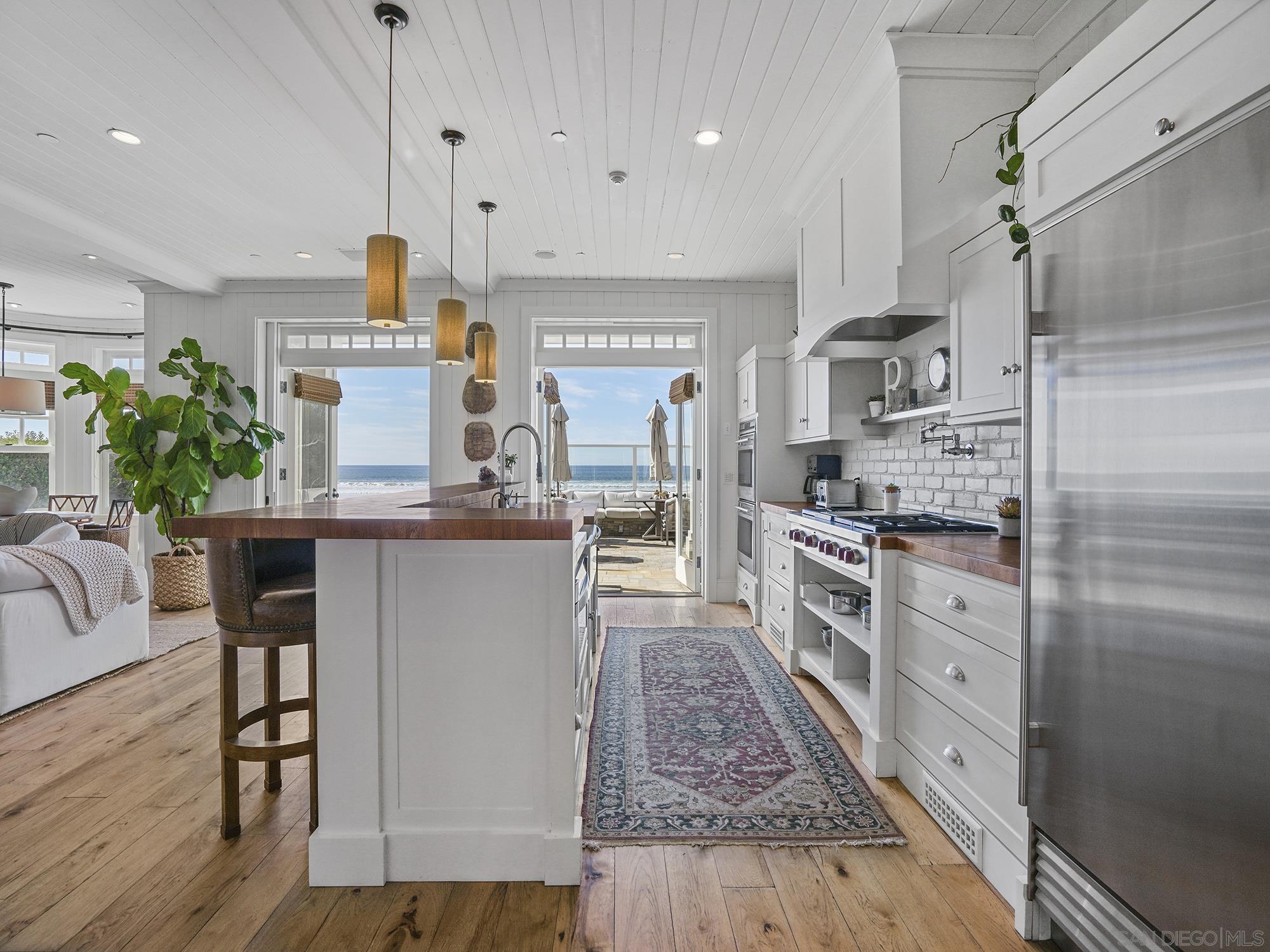 Detail Gallery Image 6 of 28 For 2720  Ocean Front, Del Mar,  CA 92014 - 7 Beds | 7/2 Baths