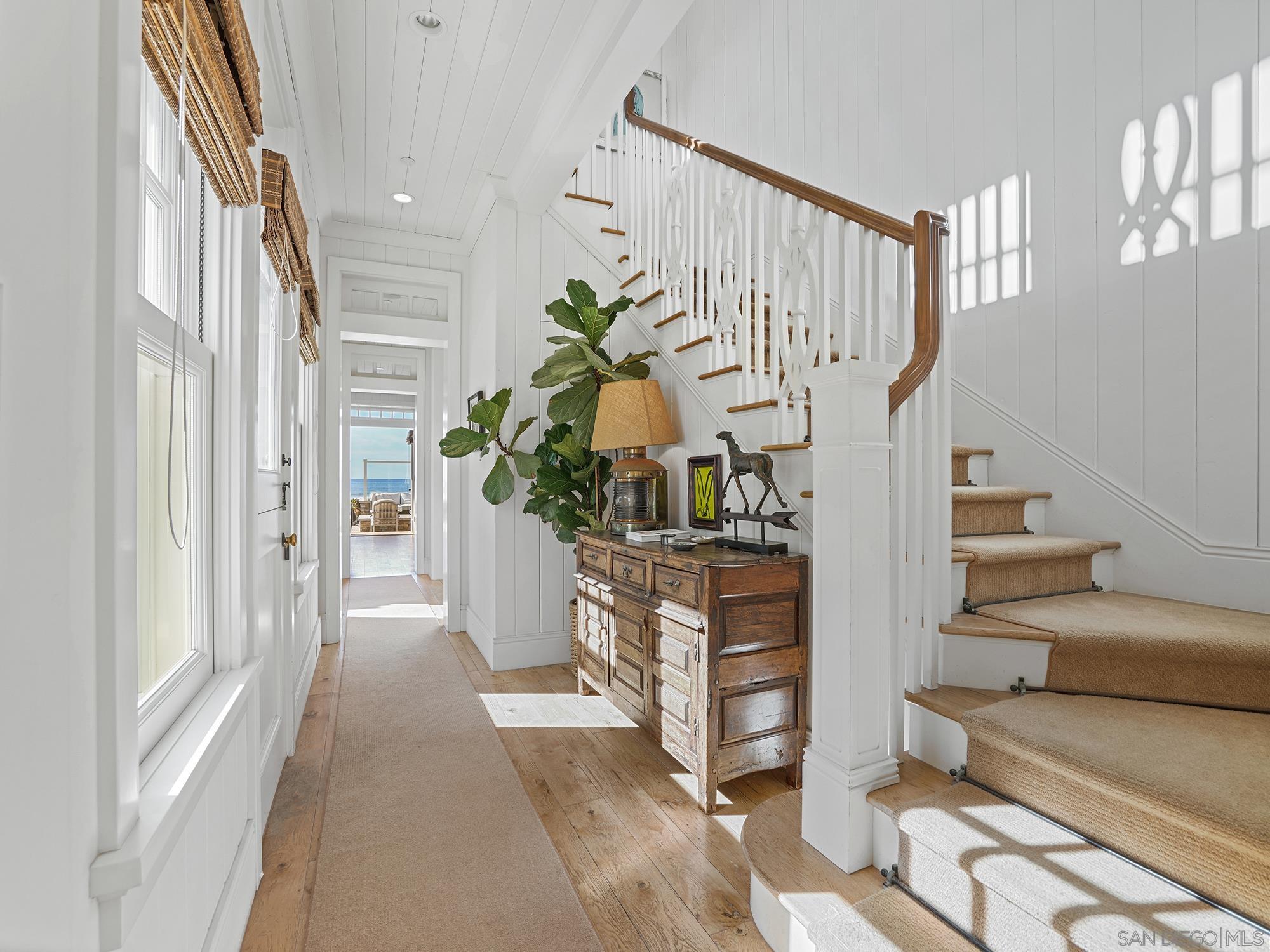 Detail Gallery Image 7 of 28 For 2720  Ocean Front, Del Mar,  CA 92014 - 7 Beds | 7/2 Baths