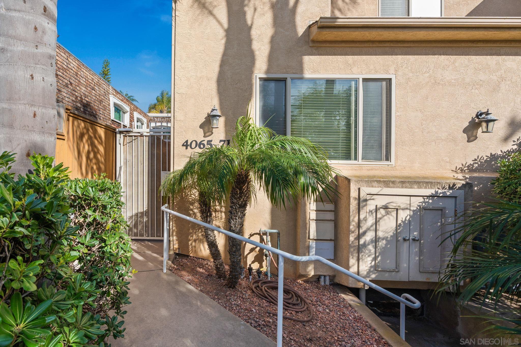 Detail Gallery Image 2 of 24 For 4069  Gresham St, San Diego,  CA 92109 - 2 Beds | 2/1 Baths