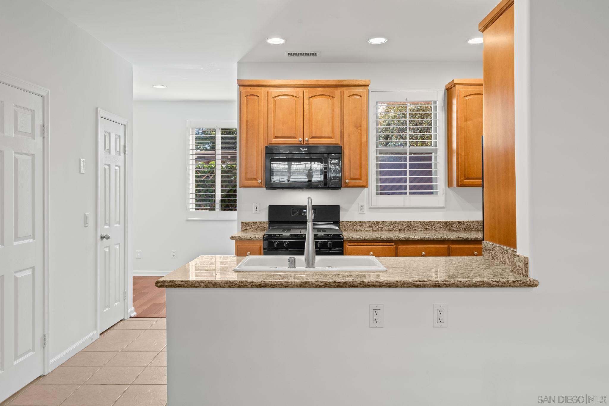 Detail Gallery Image 7 of 24 For 4069  Gresham St, San Diego,  CA 92109 - 2 Beds | 2/1 Baths