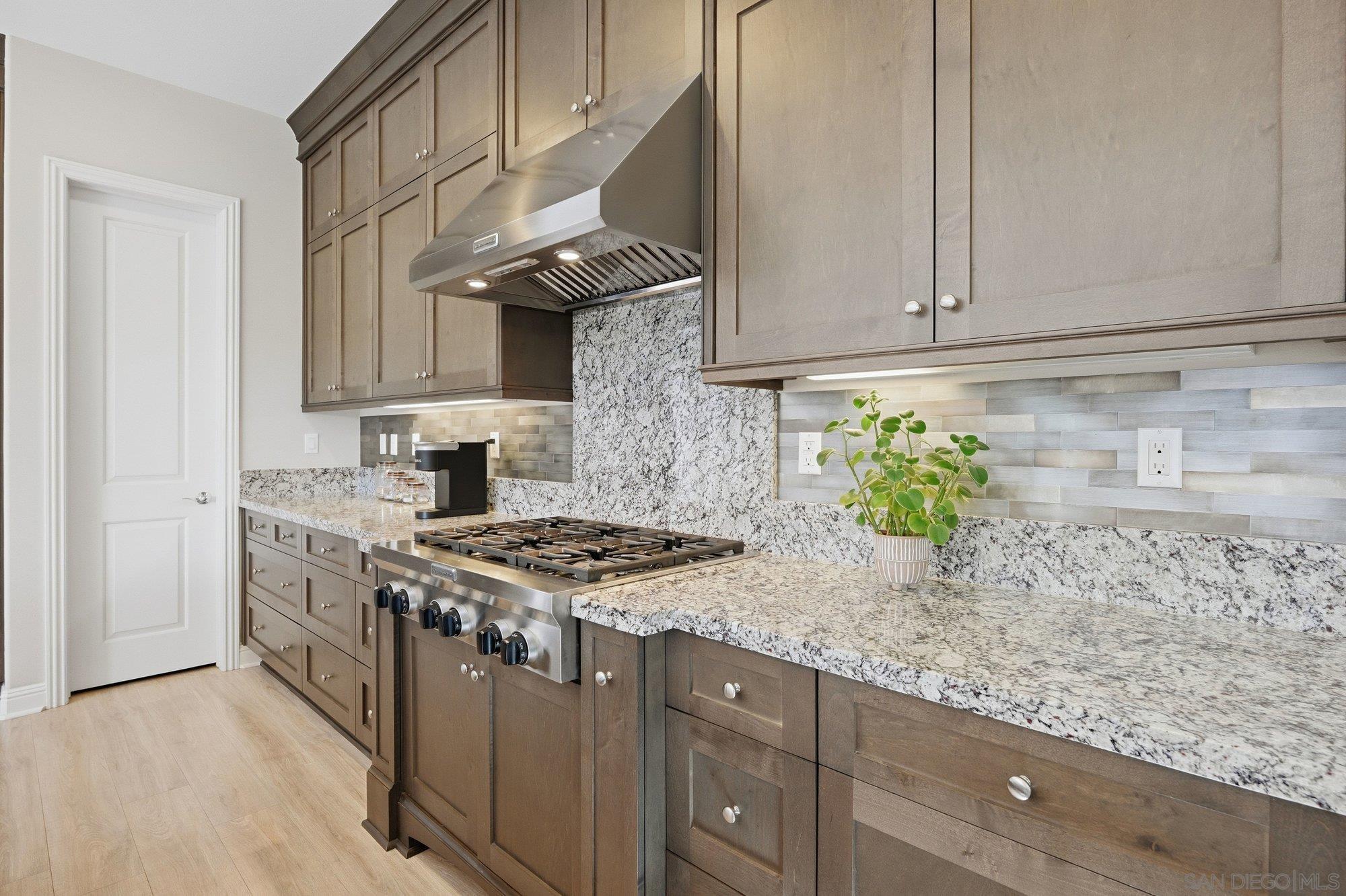 Detail Gallery Image 11 of 51 For 4825  Portola Ct, Carlsbad,  CA 92010 - 4 Beds | 4/1 Baths