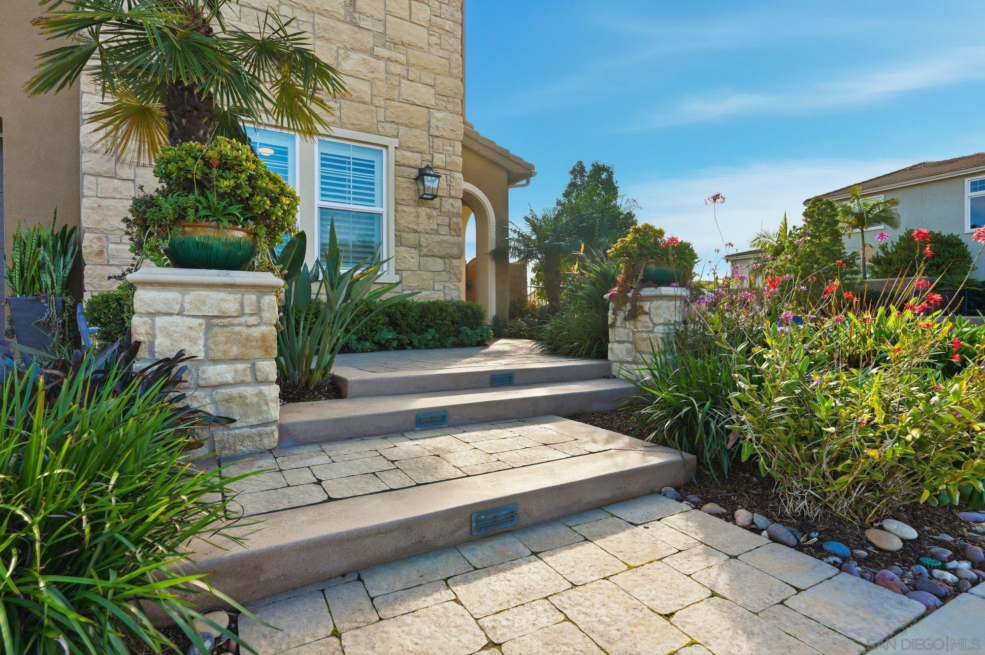 Detail Gallery Image 3 of 51 For 4825  Portola Ct, Carlsbad,  CA 92010 - 4 Beds | 4/1 Baths