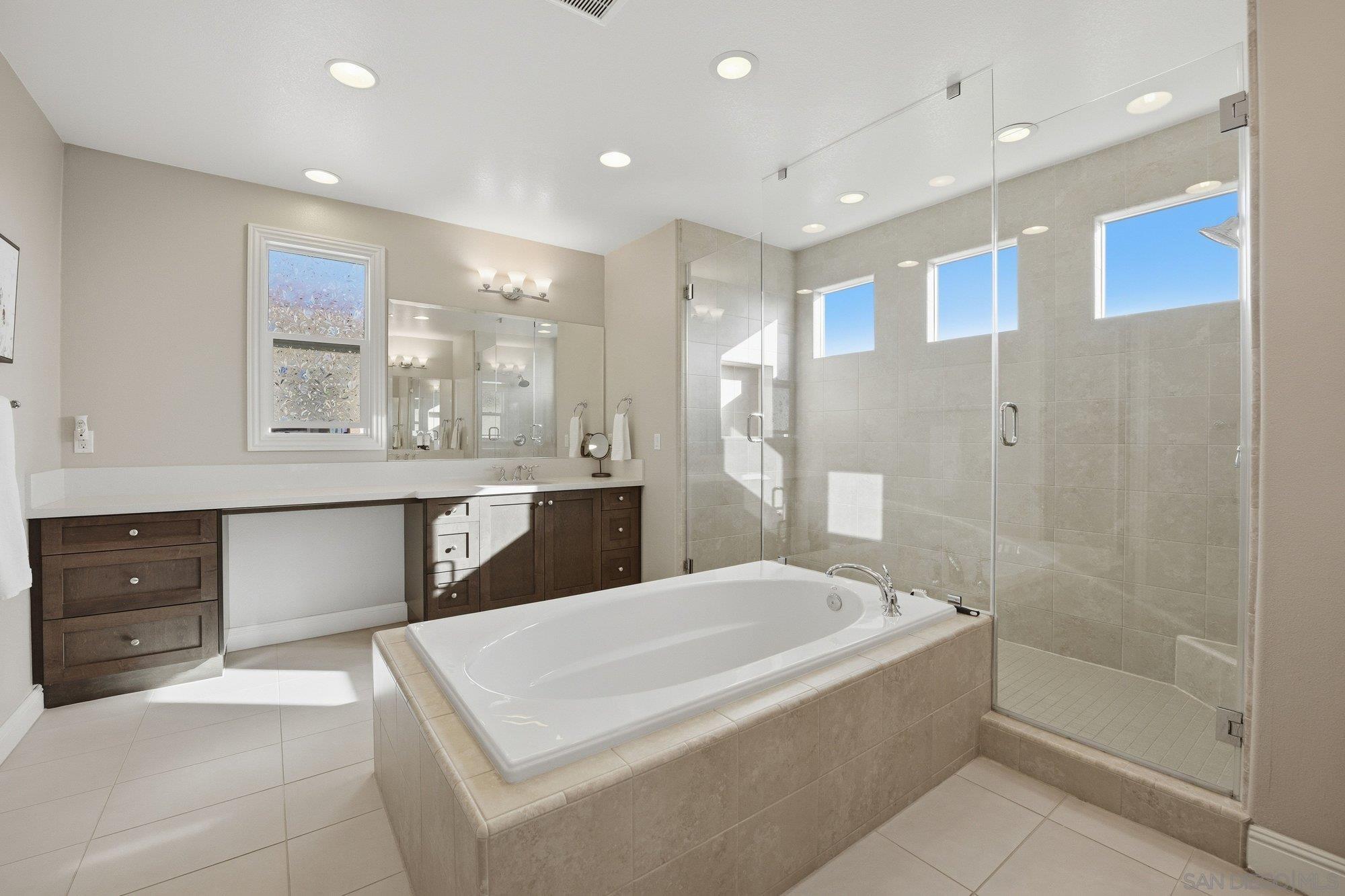 Detail Gallery Image 30 of 51 For 4825  Portola Ct, Carlsbad,  CA 92010 - 4 Beds | 4/1 Baths