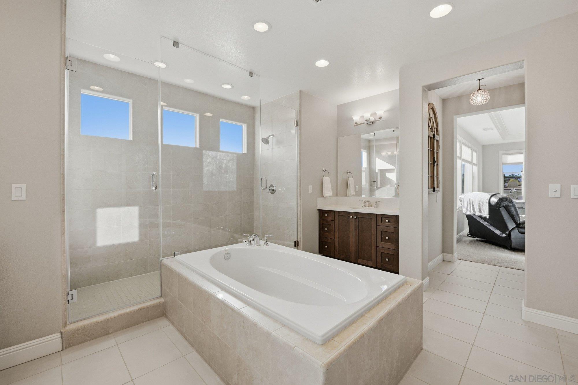 Detail Gallery Image 31 of 51 For 4825  Portola Ct, Carlsbad,  CA 92010 - 4 Beds | 4/1 Baths