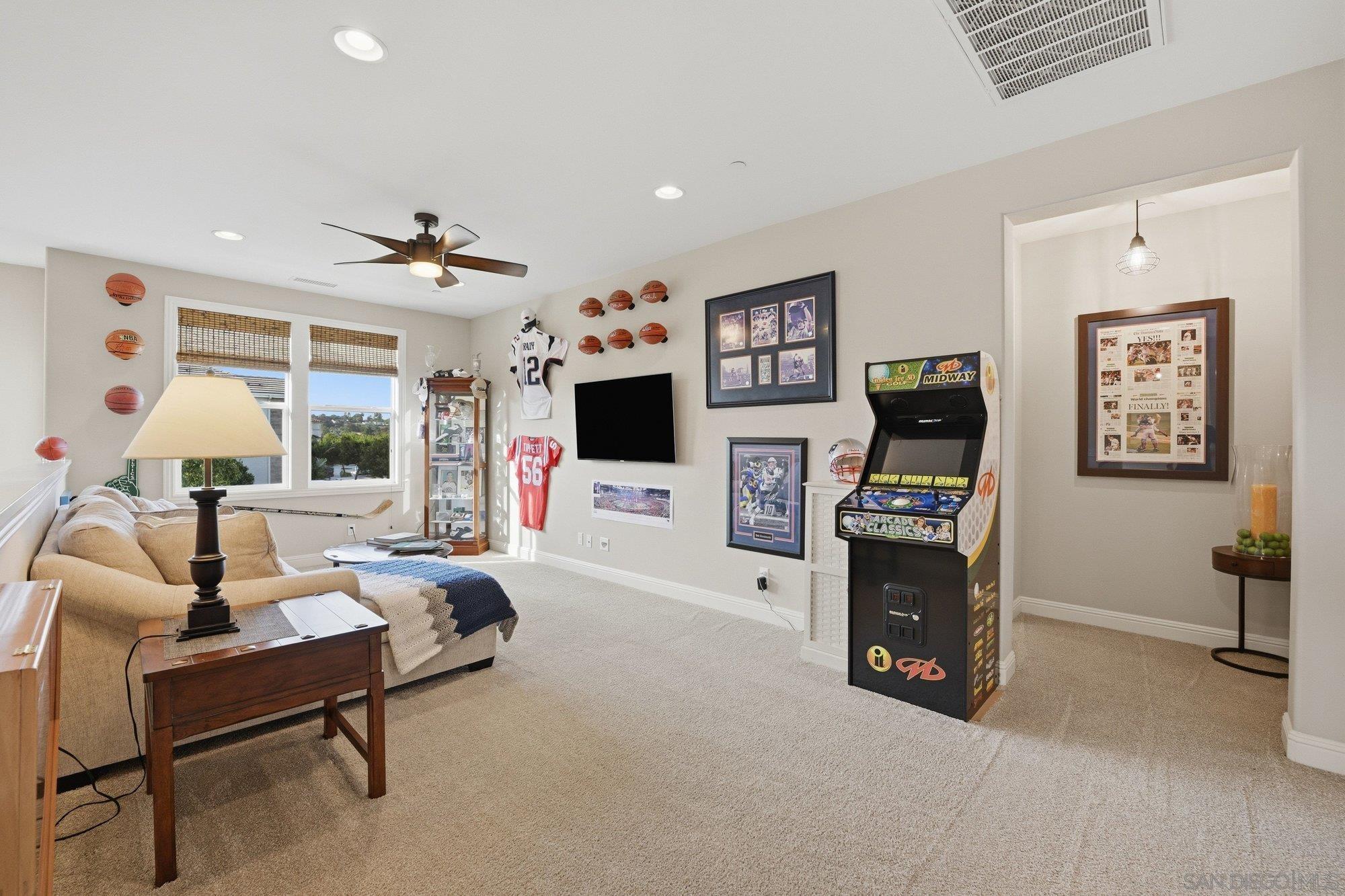 Detail Gallery Image 33 of 51 For 4825  Portola Ct, Carlsbad,  CA 92010 - 4 Beds | 4/1 Baths