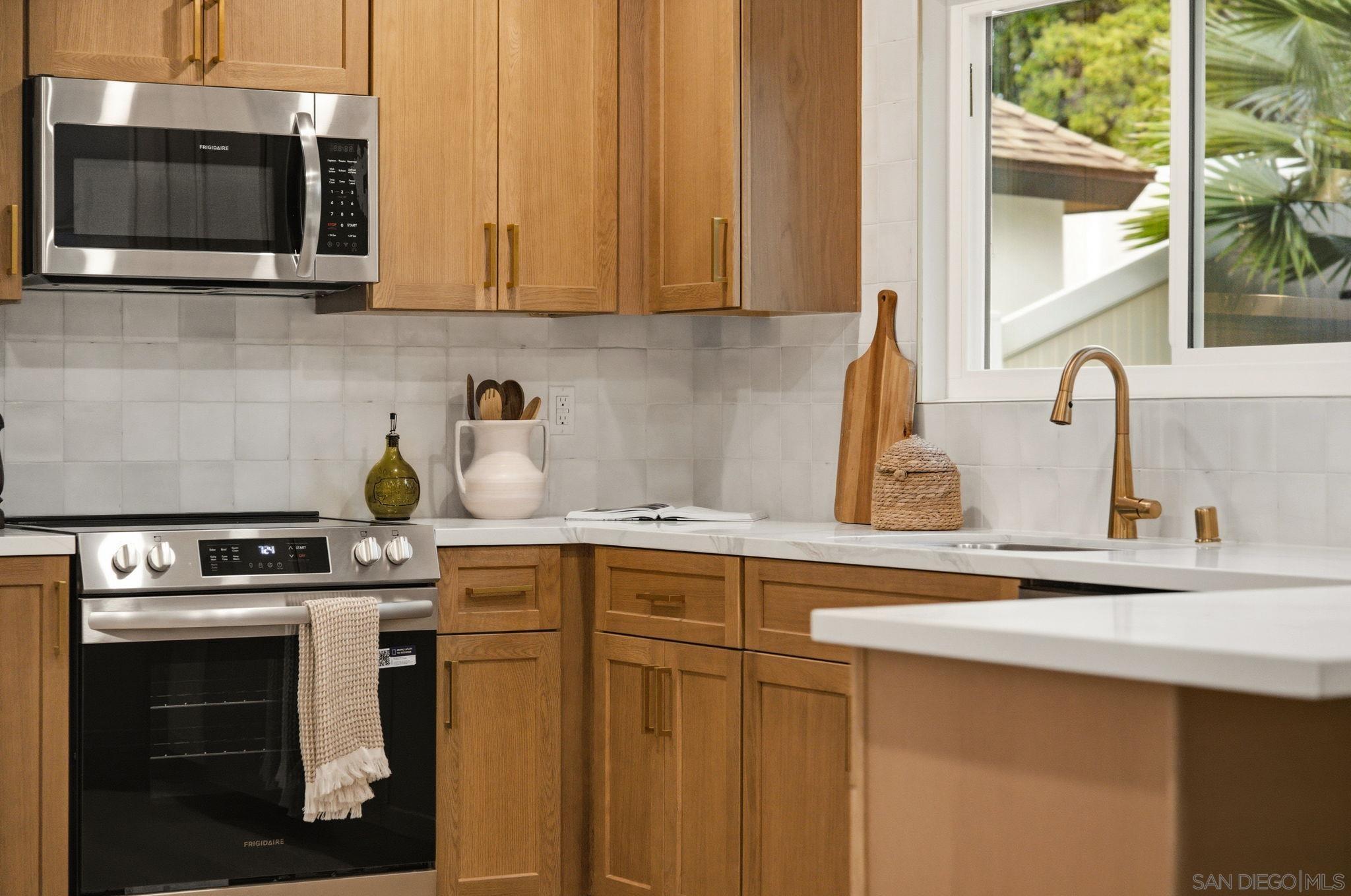 Detail Gallery Image 45 of 54 For 3545  Mount Burnham Ct, San Diego,  CA 92111 - 3 Beds | 2 Baths