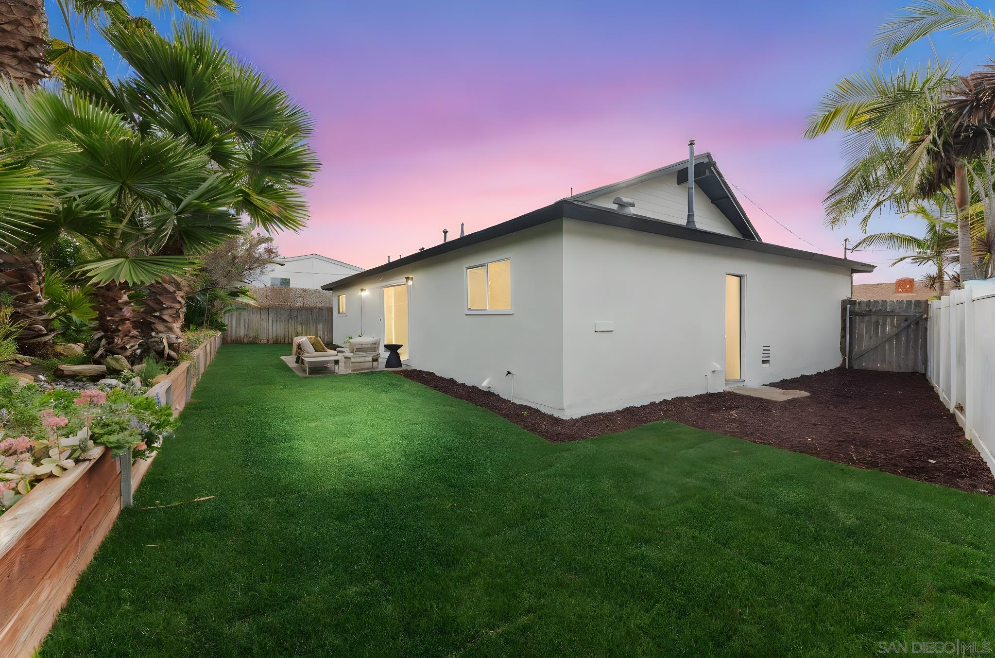 Detail Gallery Image 5 of 54 For 3545  Mount Burnham Ct, San Diego,  CA 92111 - 3 Beds | 2 Baths