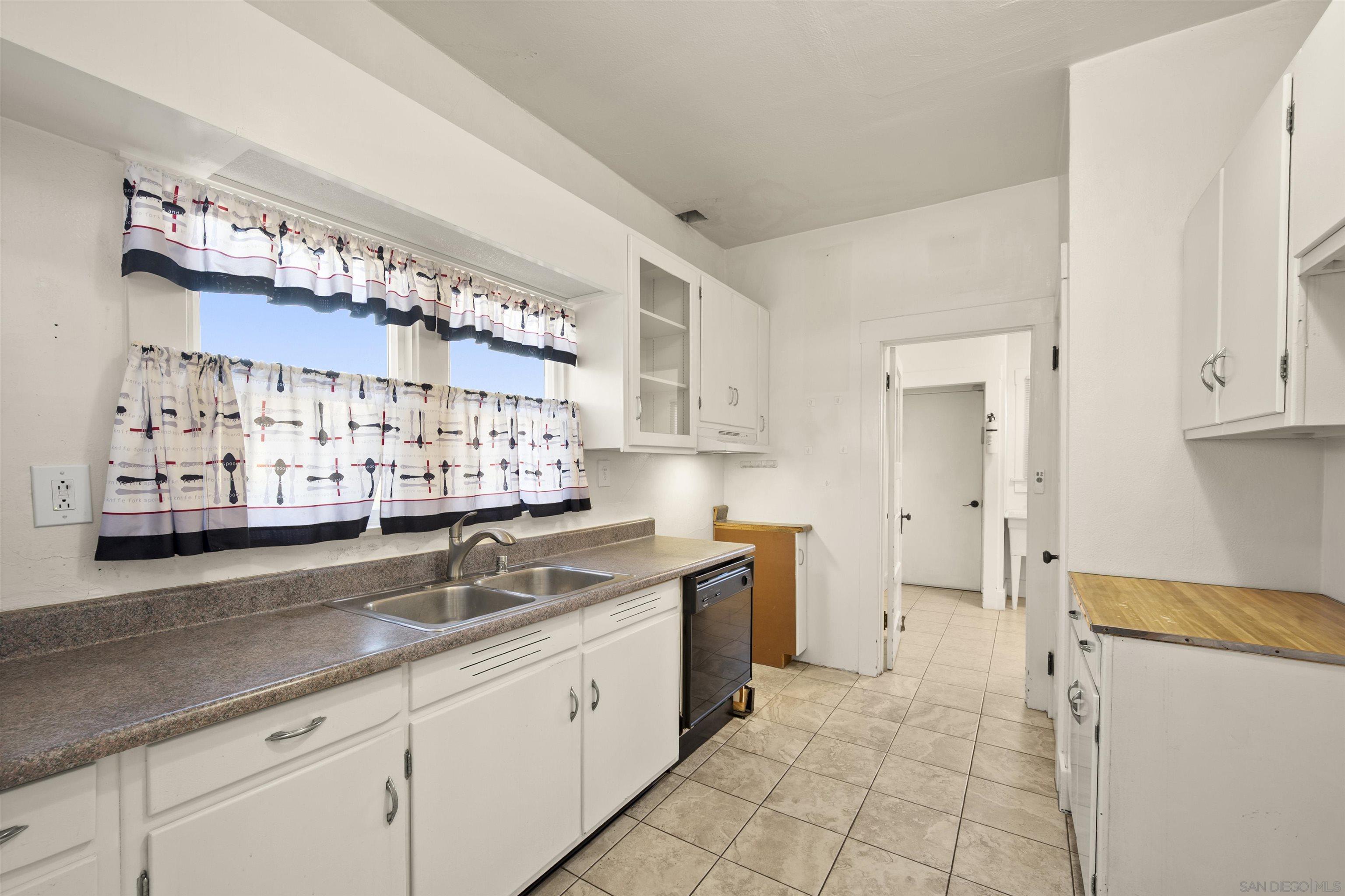 Detail Gallery Image 16 of 62 For 3677  Highland, San Diego,  CA 92105 - 3 Beds | 1 Baths